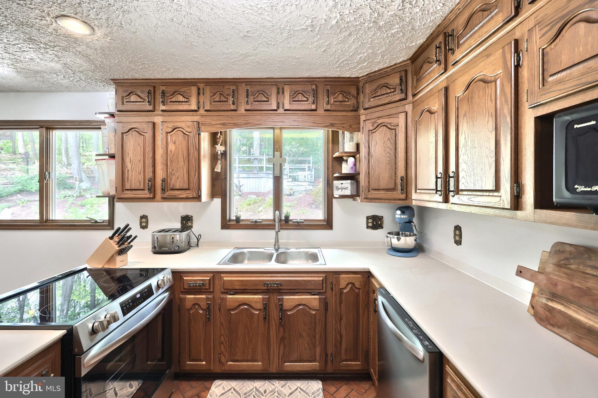 LAUREL WOODS - Residential