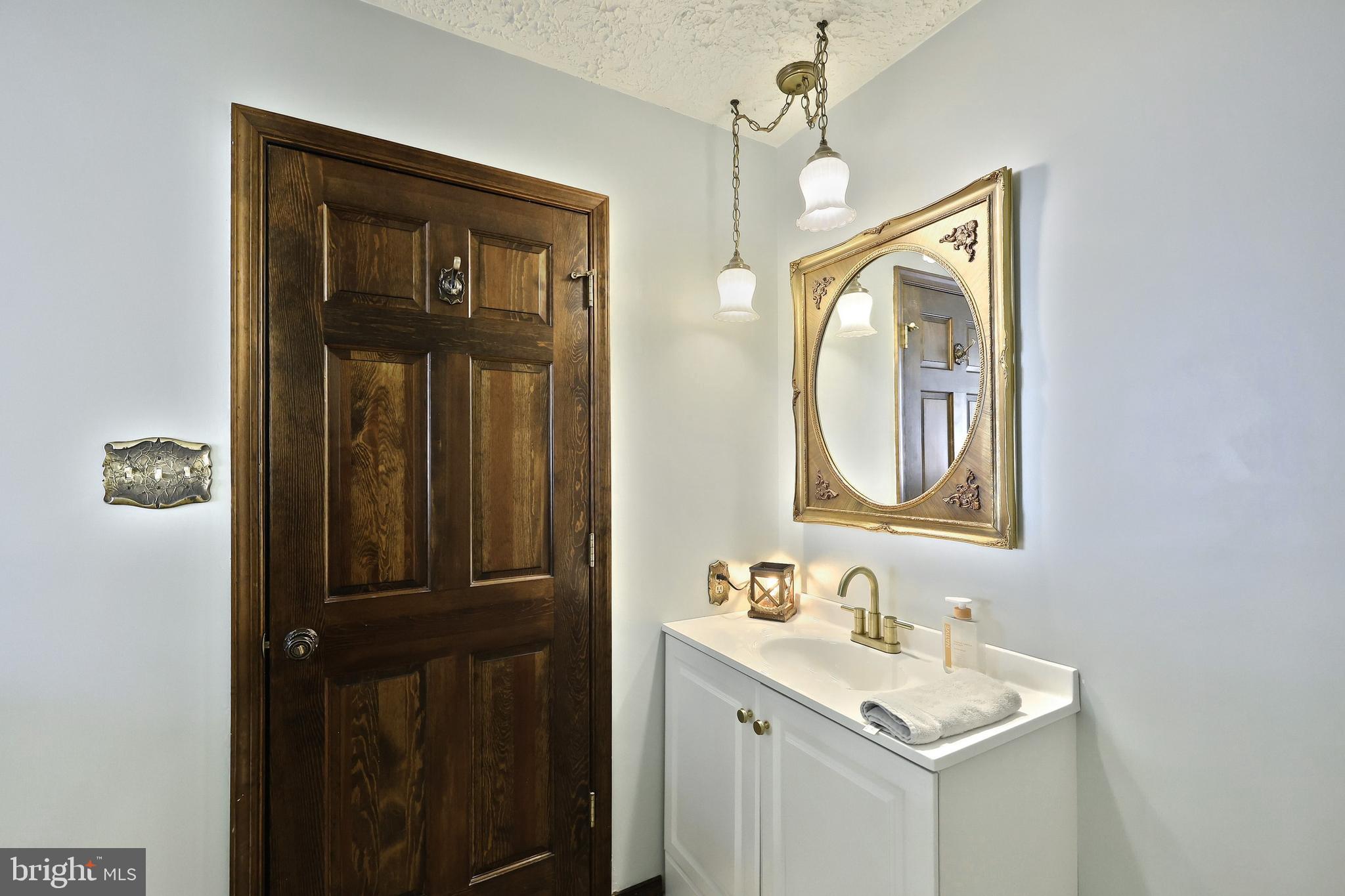 LAUREL WOODS - Residential