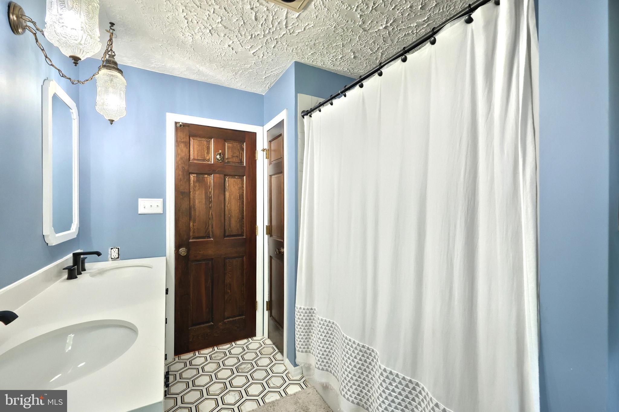 LAUREL WOODS - Residential