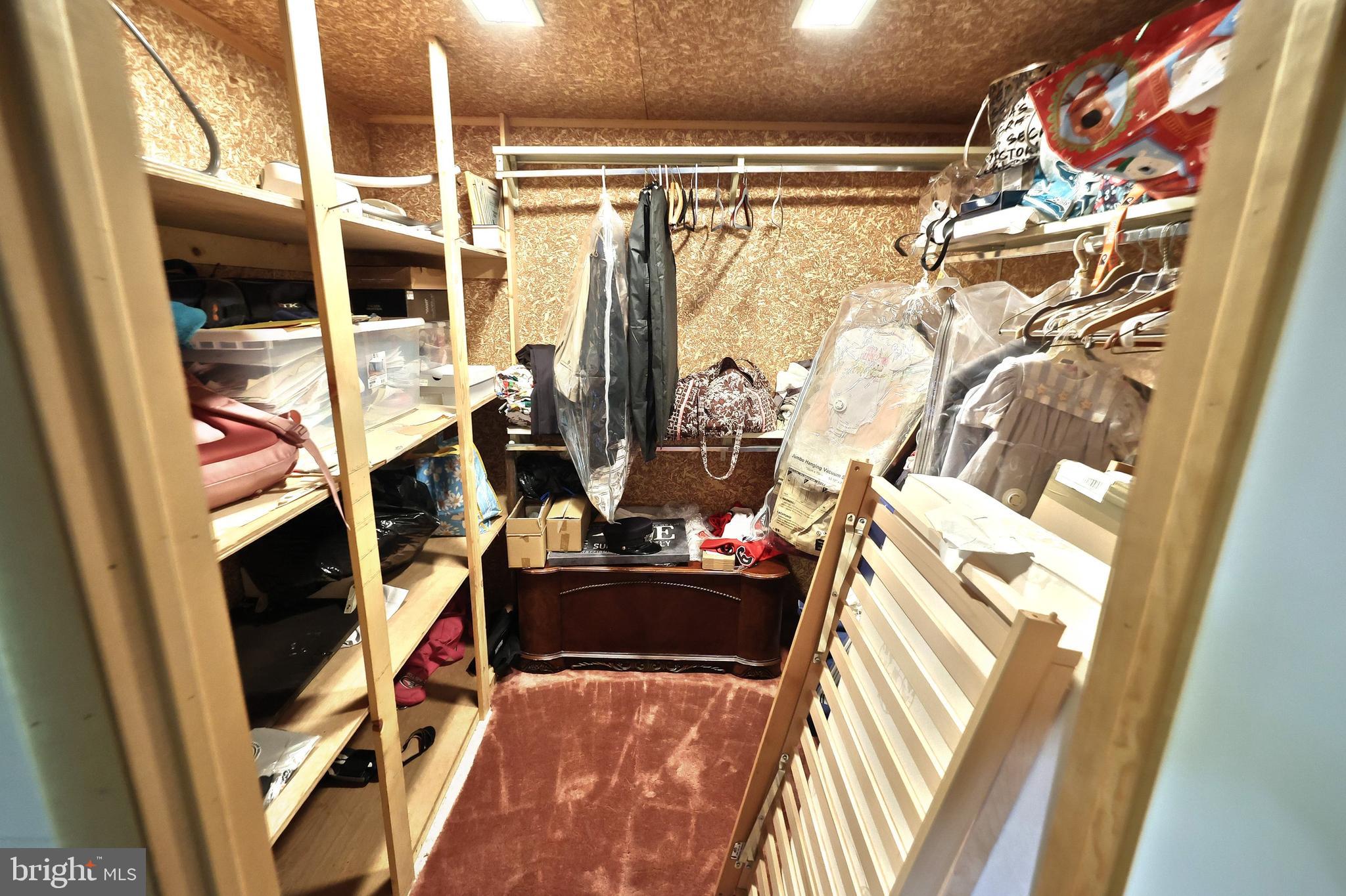 LAUREL WOODS - Residential