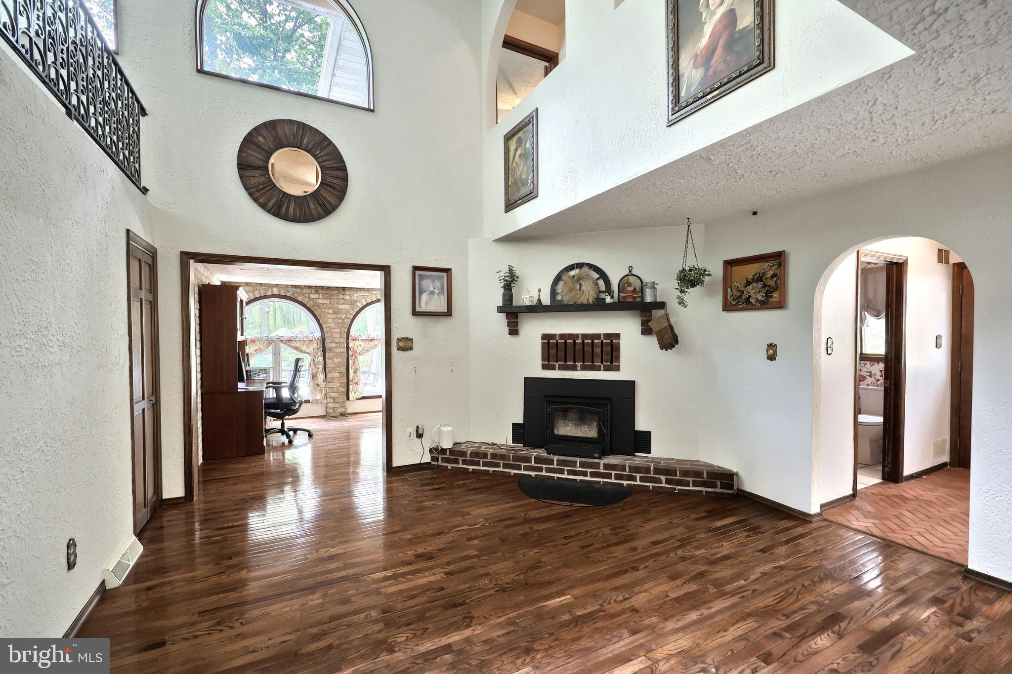 LAUREL WOODS - Residential