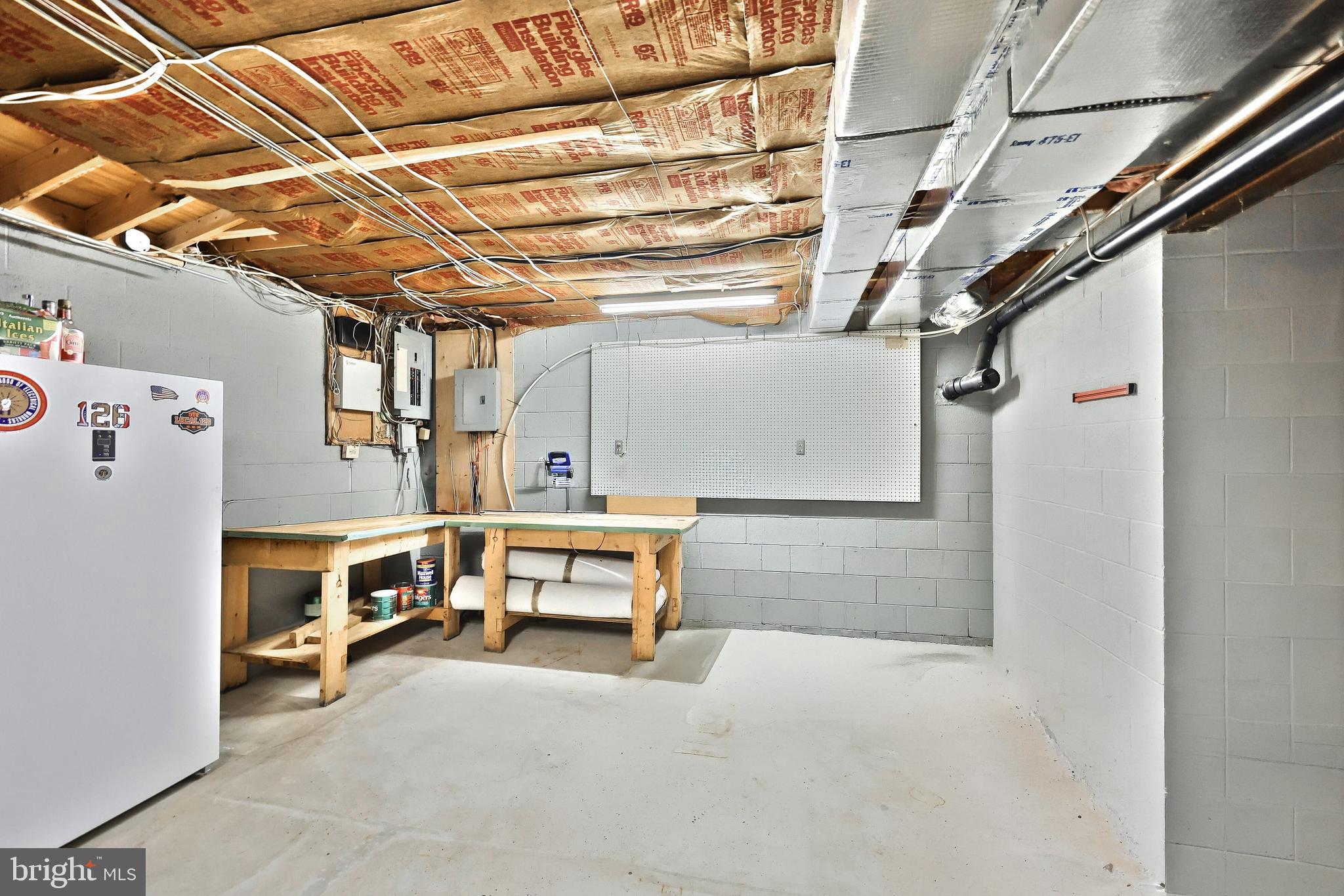 LAUREL WOODS - Residential