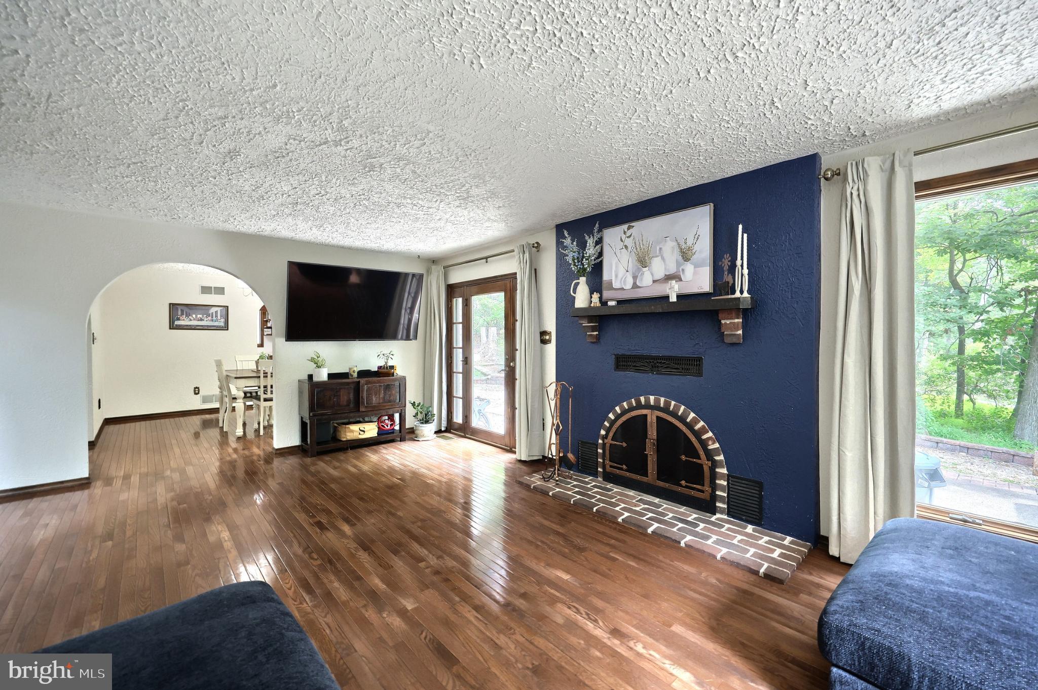 LAUREL WOODS - Residential