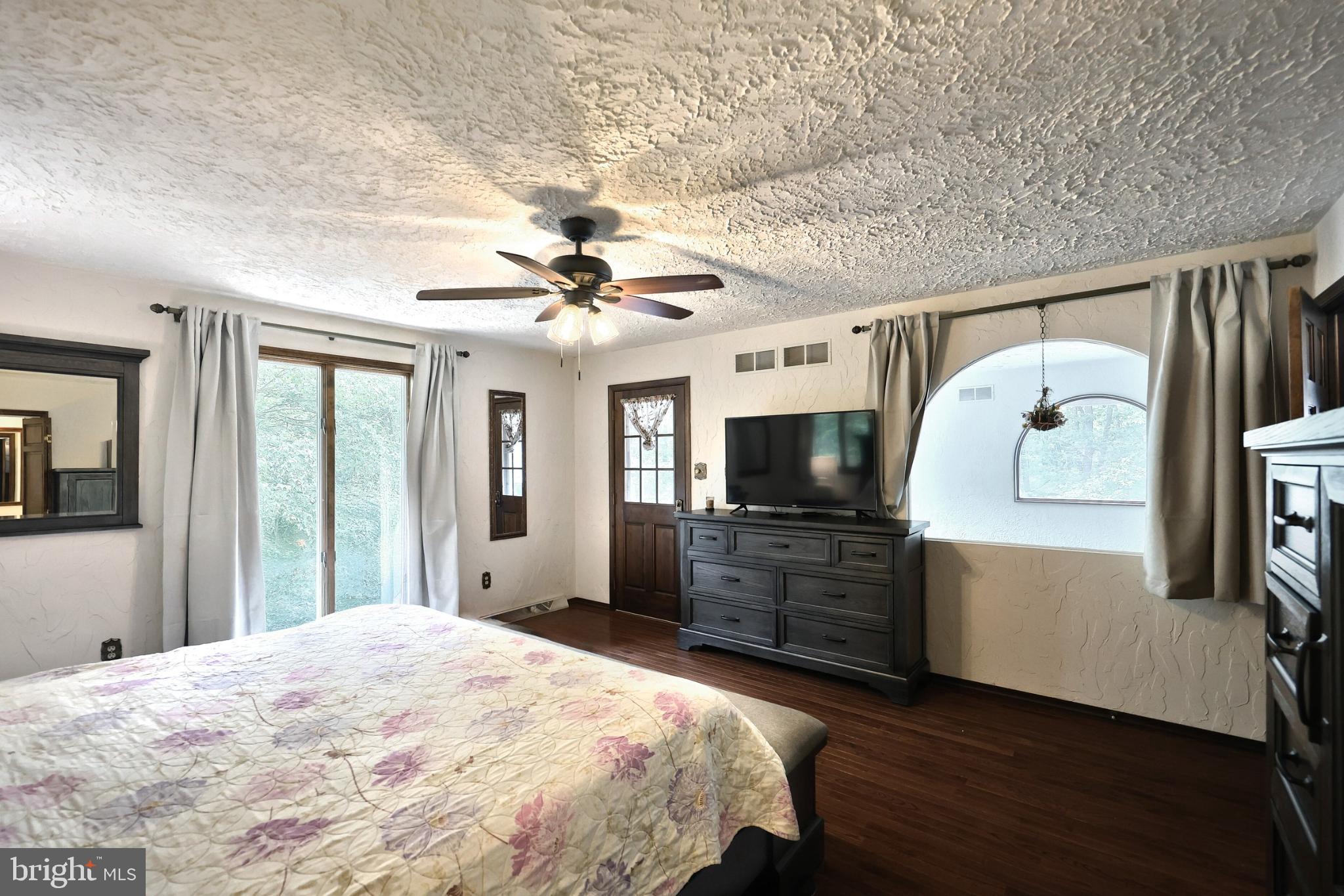 LAUREL WOODS - Residential