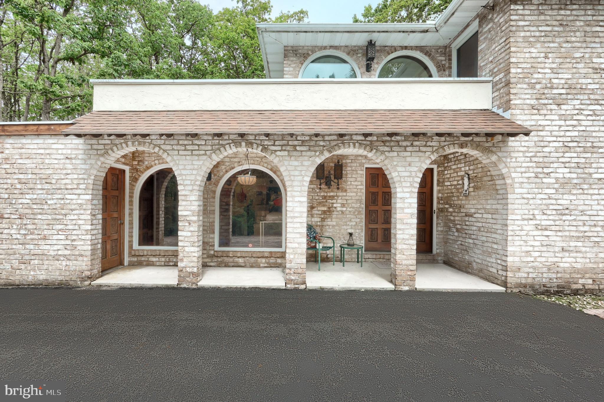 799 LAUREL WOODS LANE