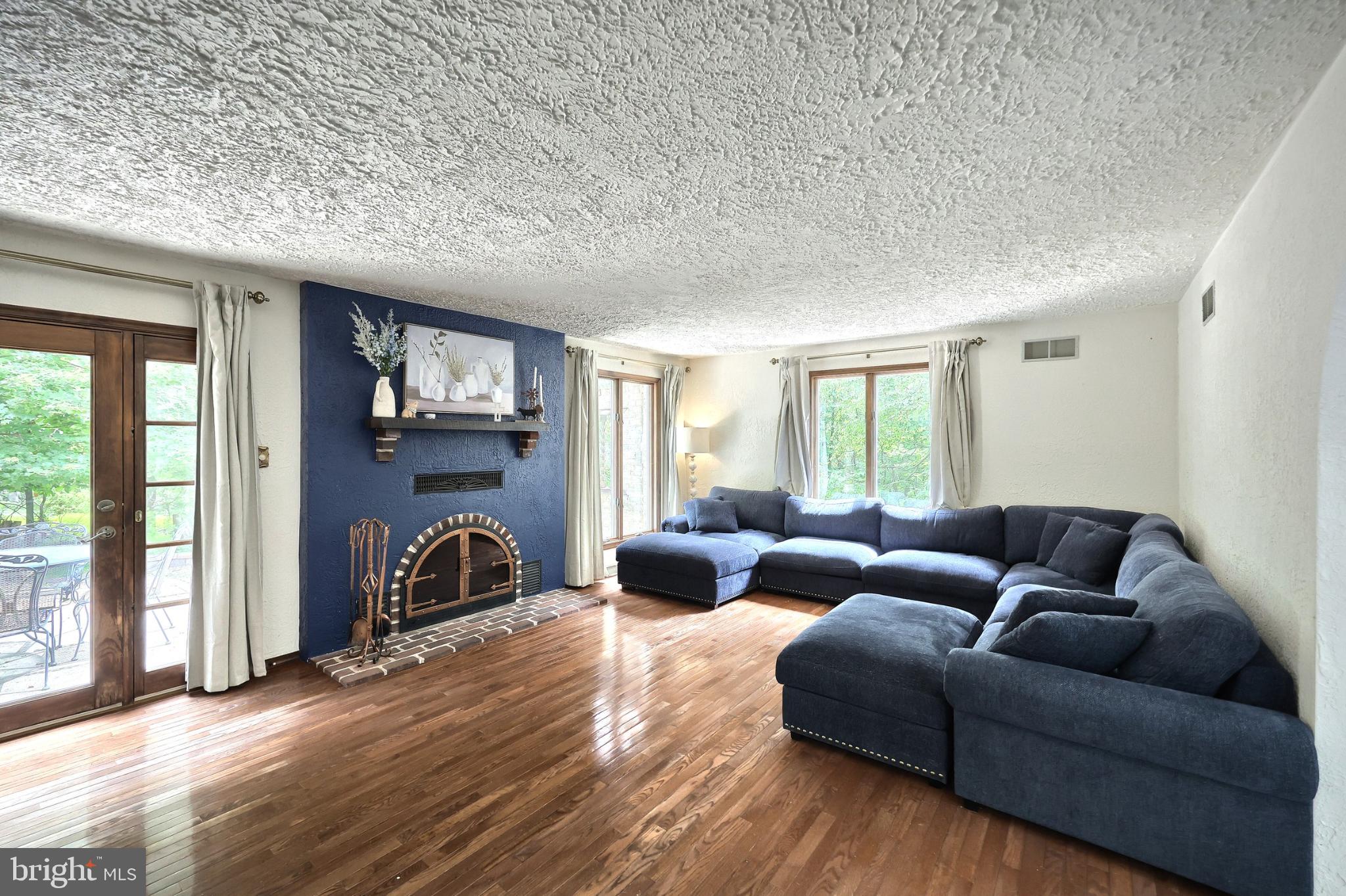 LAUREL WOODS - Residential