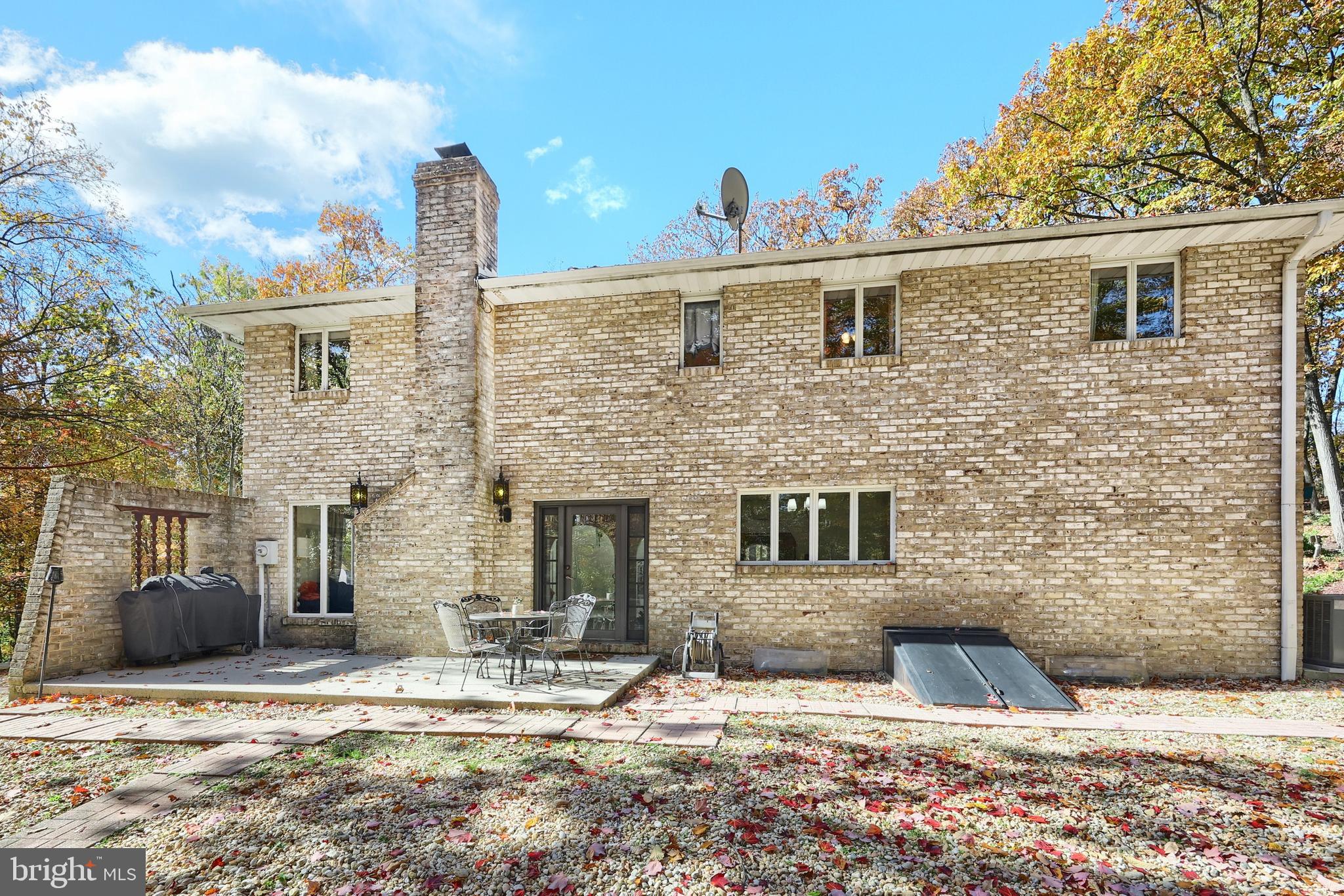 LAUREL WOODS - Residential