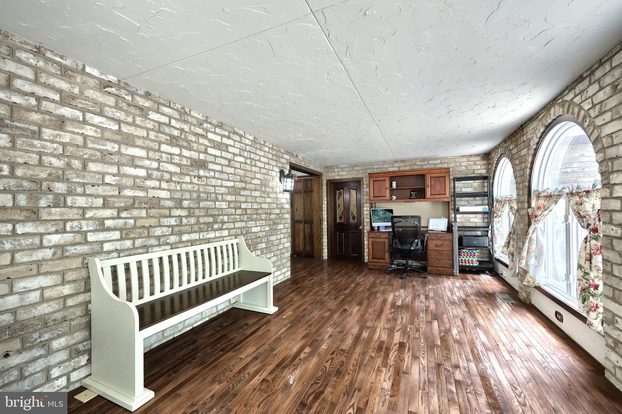 LAUREL WOODS - Residential