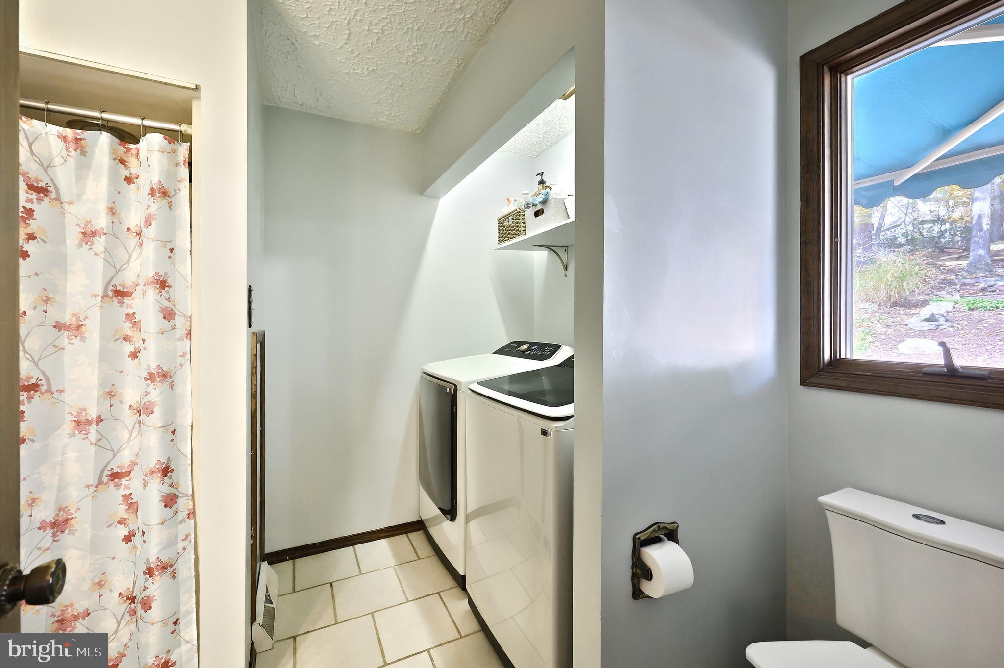 LAUREL WOODS - Residential