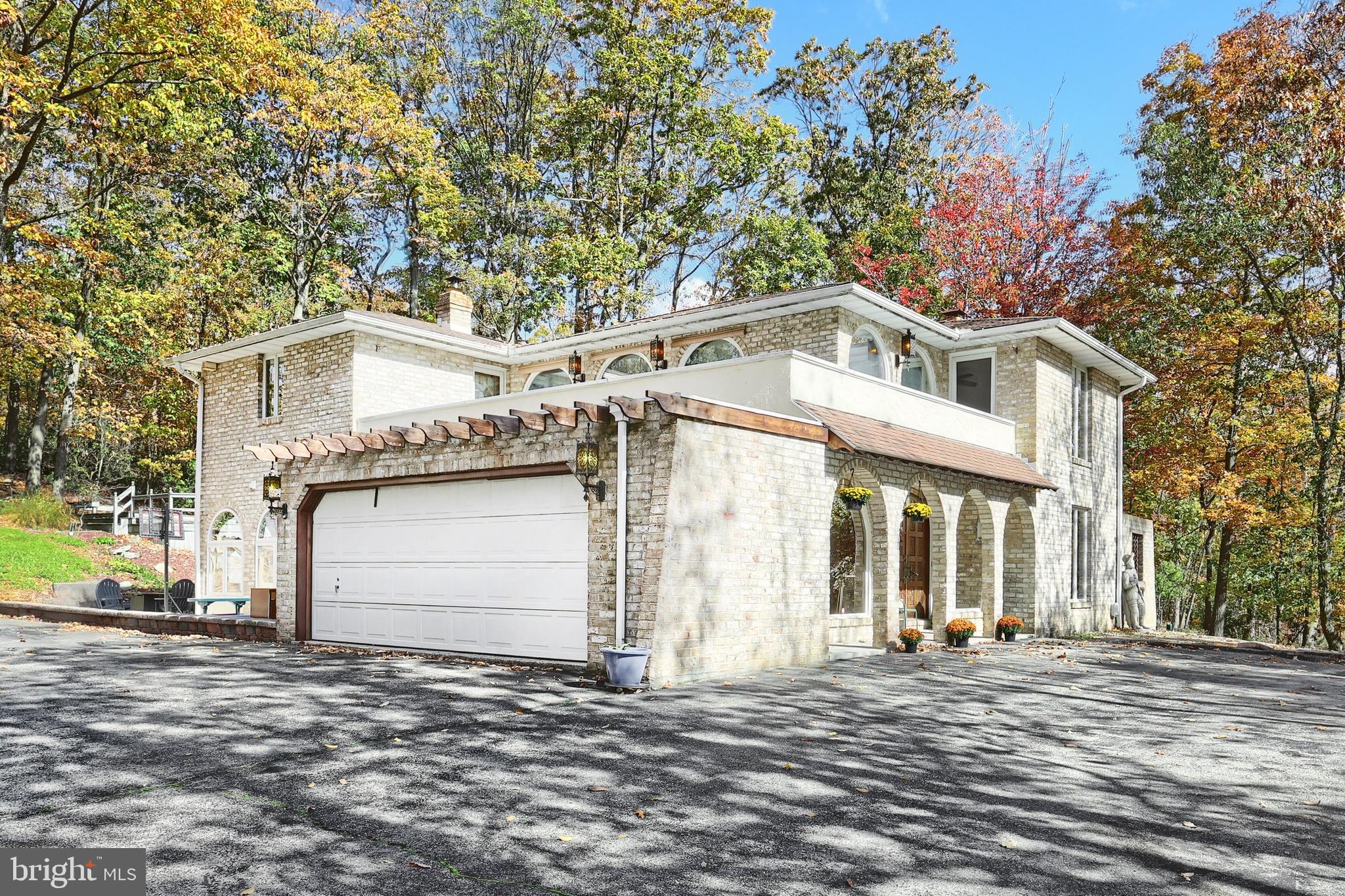 LAUREL WOODS - Residential