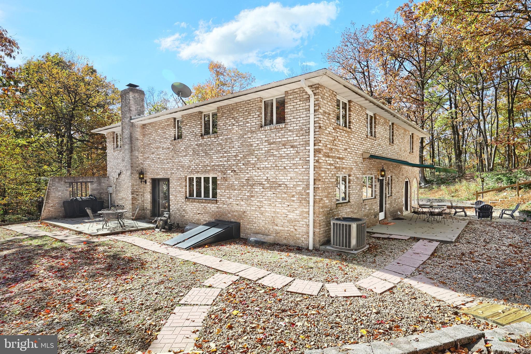 LAUREL WOODS - Residential