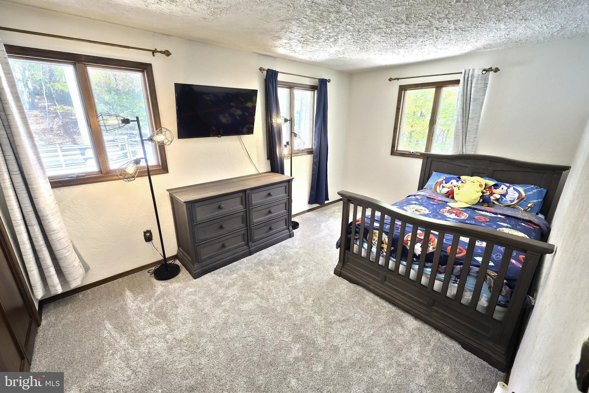 LAUREL WOODS - Residential