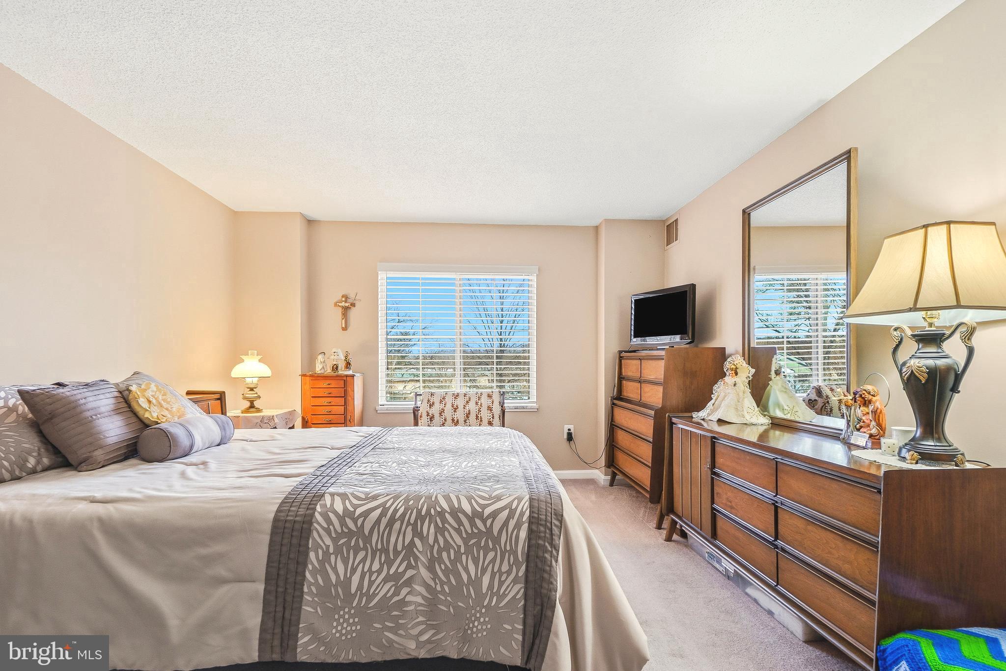 LEISURE WORLD - Residential