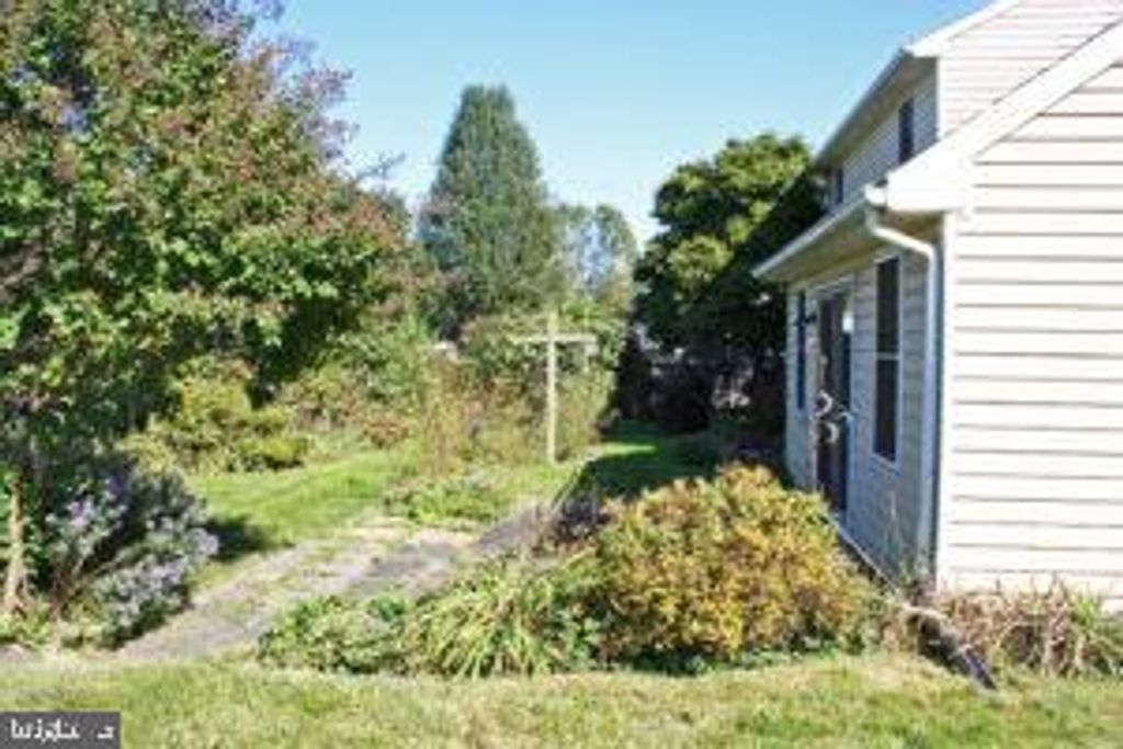 Photo of 408 Edgemont Drive, WILLOW STREET, PA 17584 (MLS # PALA2059232)