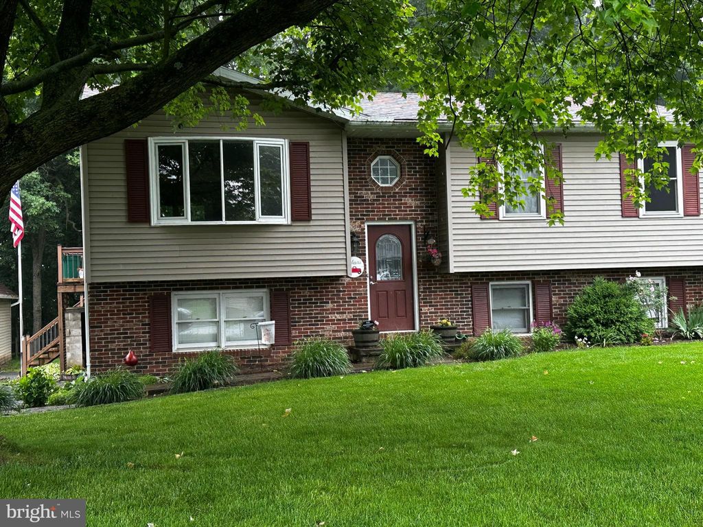 Photo of 39 Valerie Drive, ELIZABETHTOWN, PA 17022 (MLS # PALA2088954)