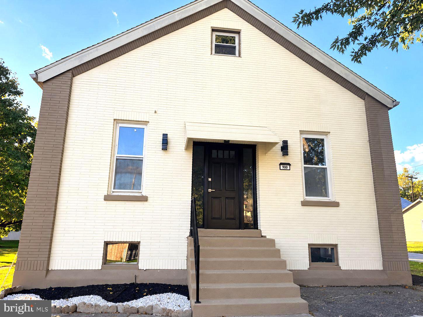 900 CHARLES STREET