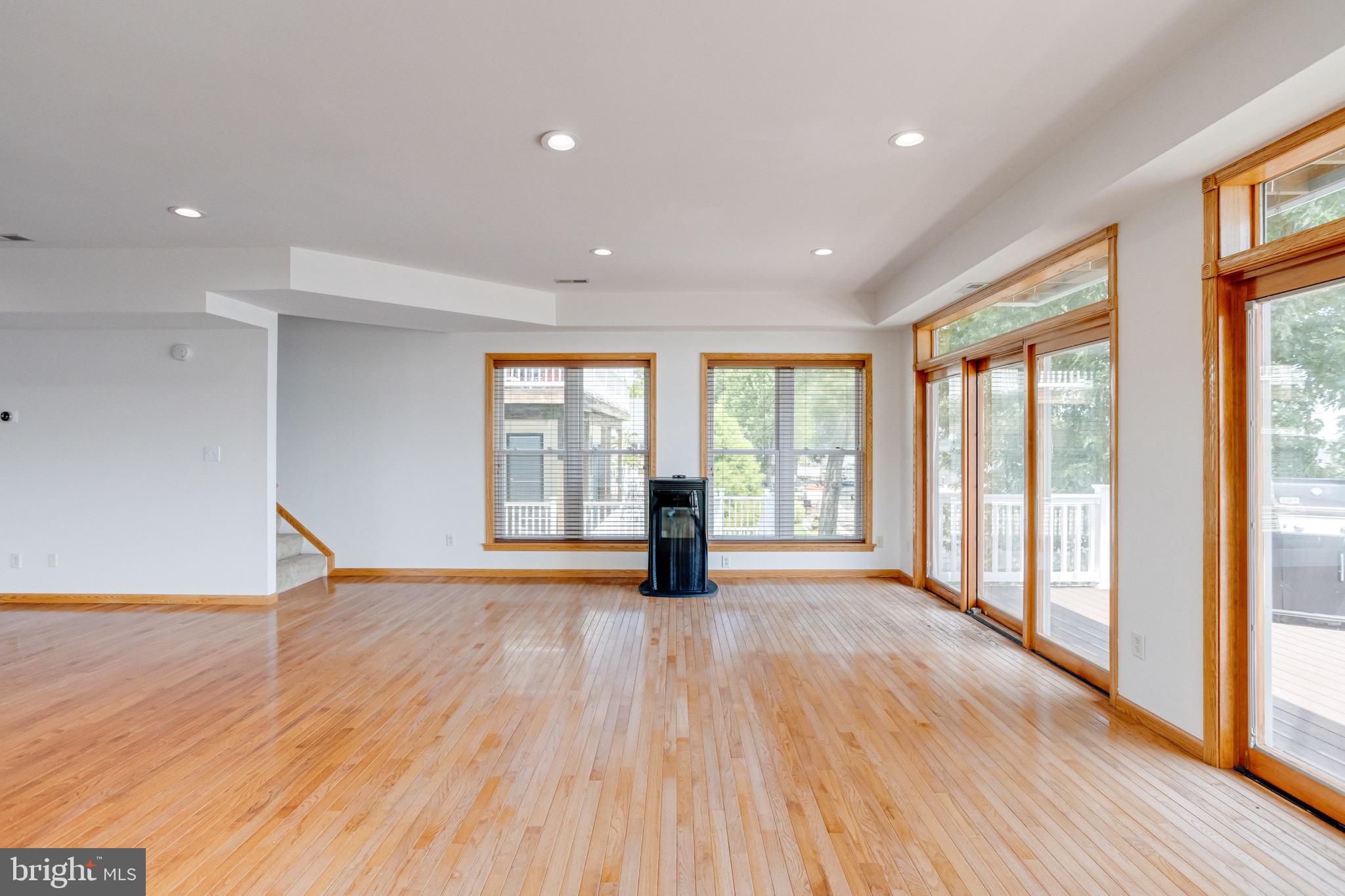 OLIVER BEACH - Residential