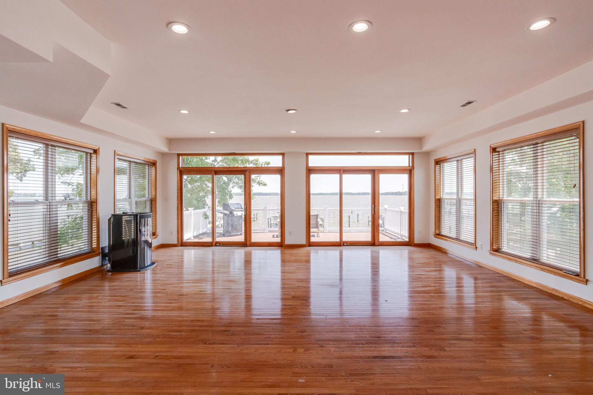 OLIVER BEACH - Residential