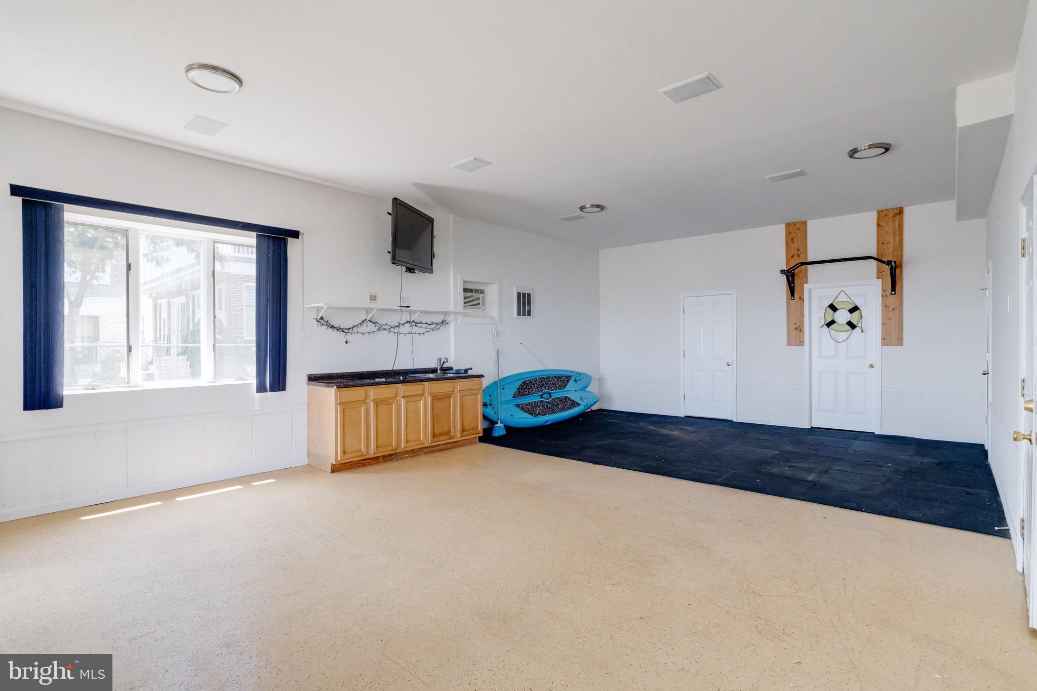 OLIVER BEACH - Residential