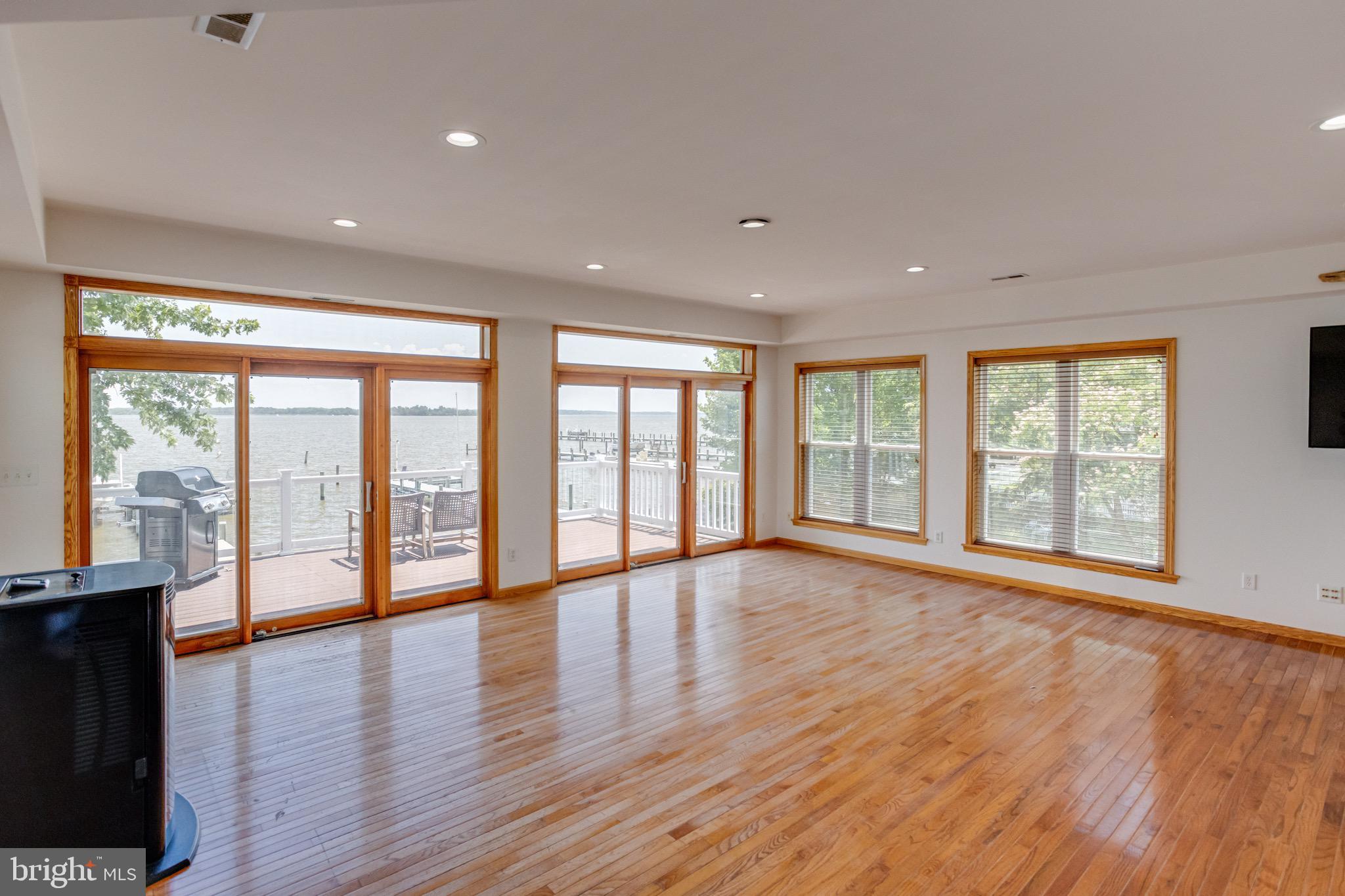 OLIVER BEACH - Residential