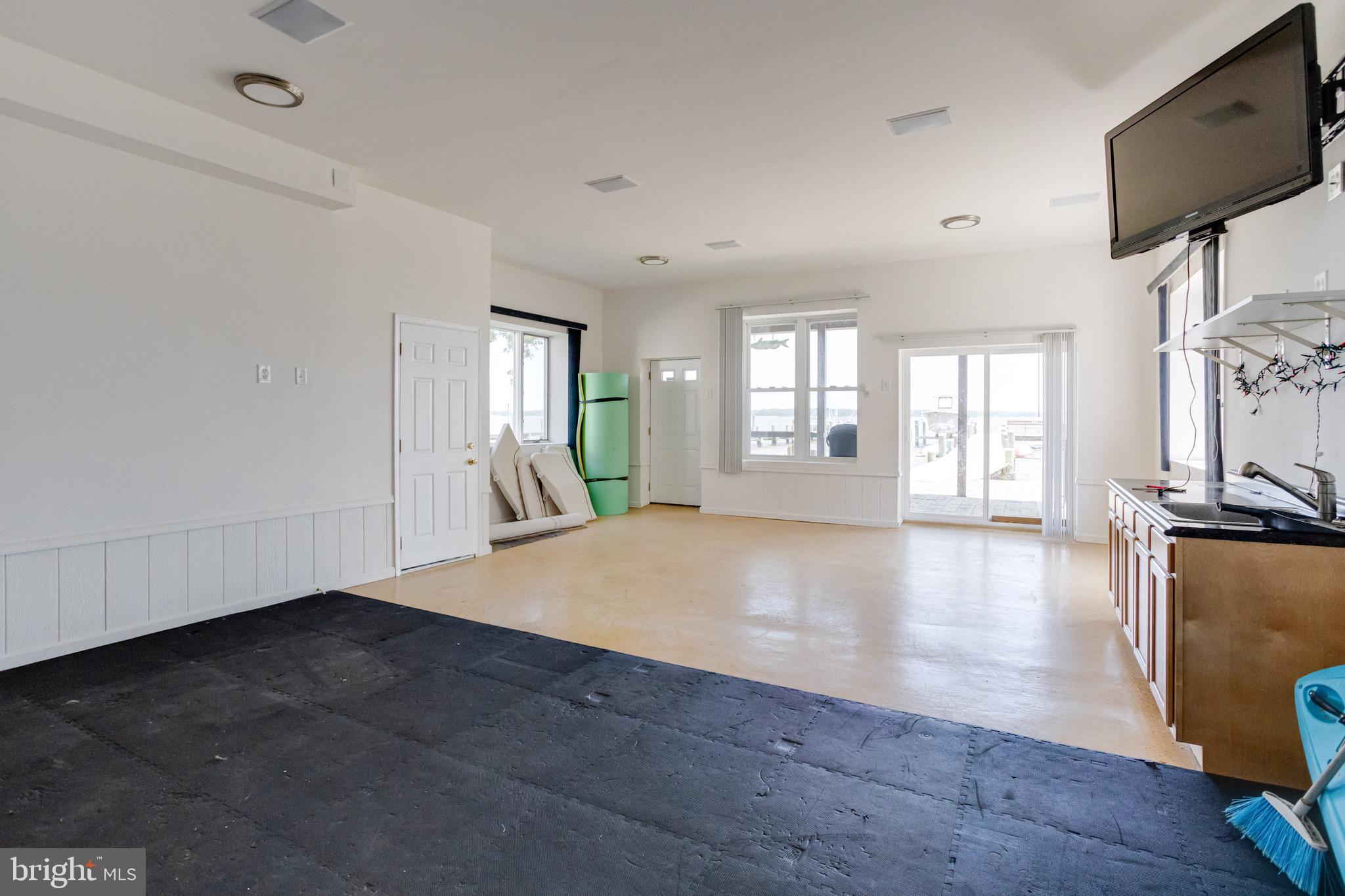 OLIVER BEACH - Residential