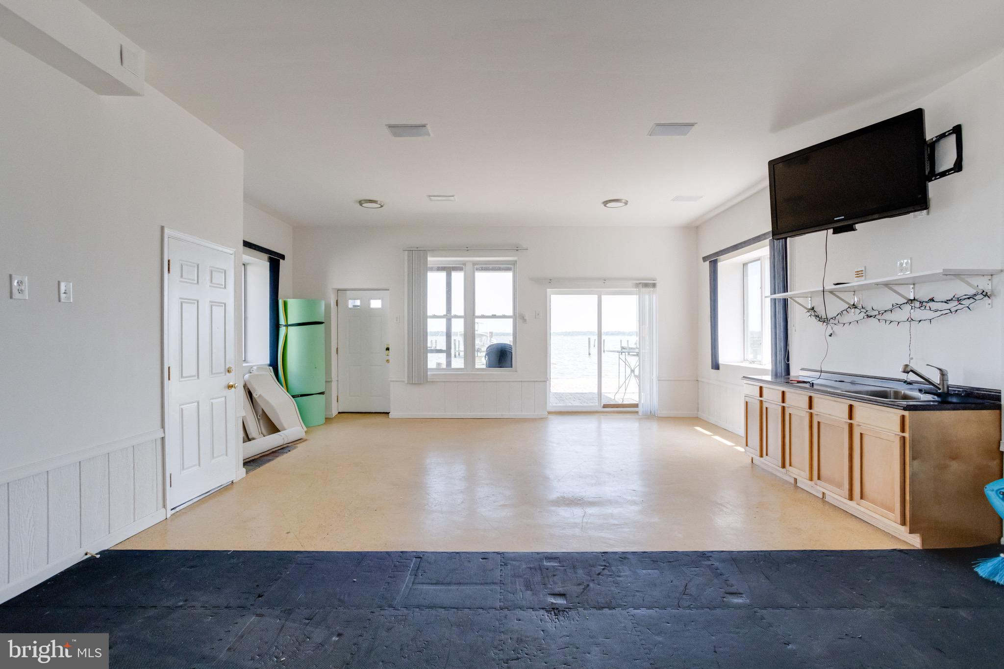 OLIVER BEACH - Residential