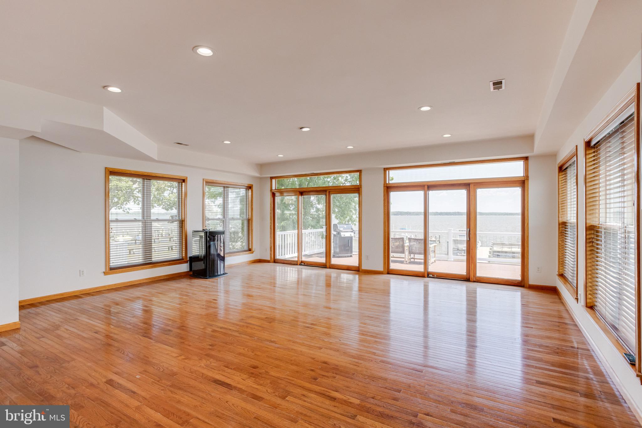 OLIVER BEACH - Residential