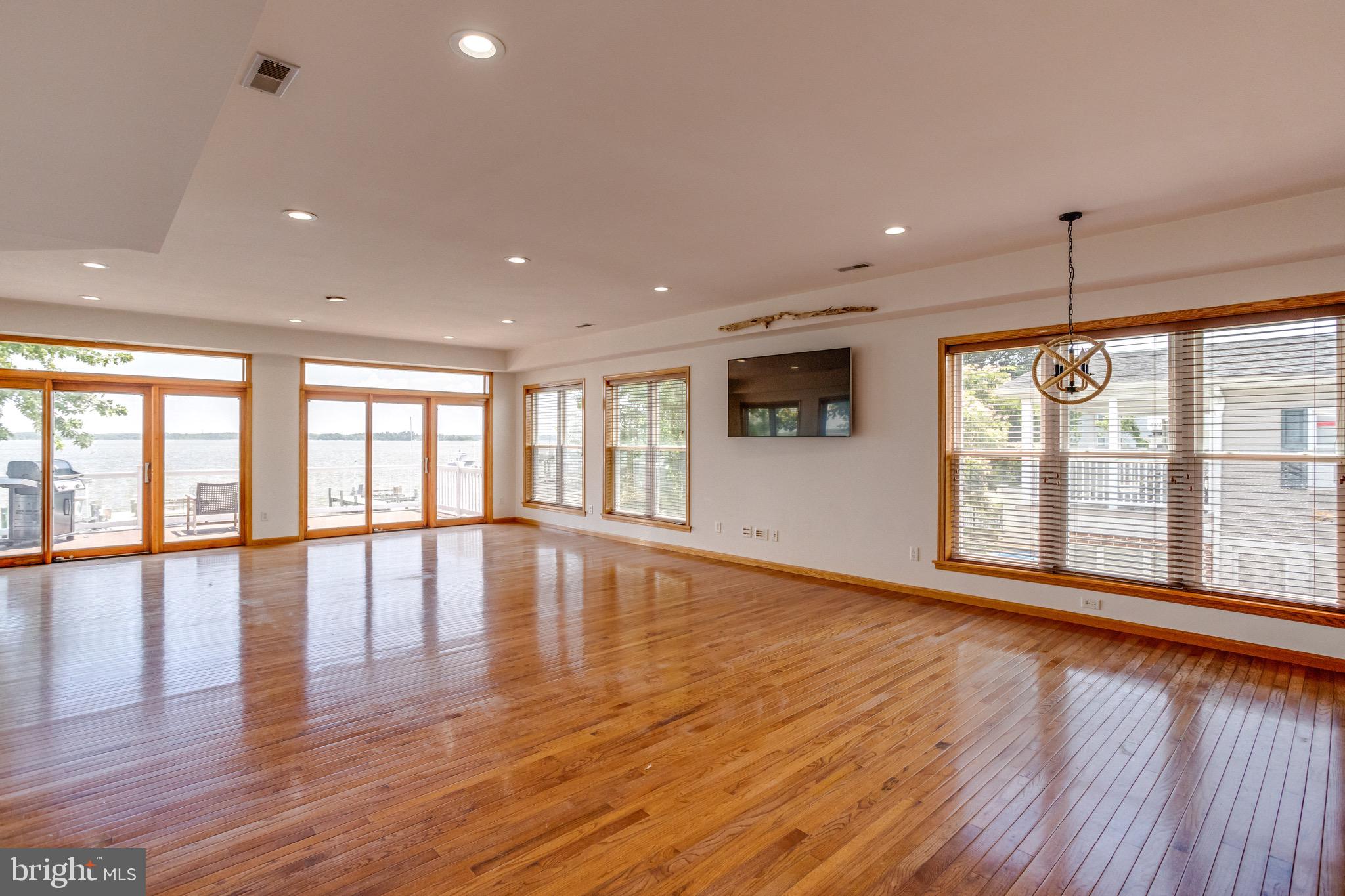 OLIVER BEACH - Residential