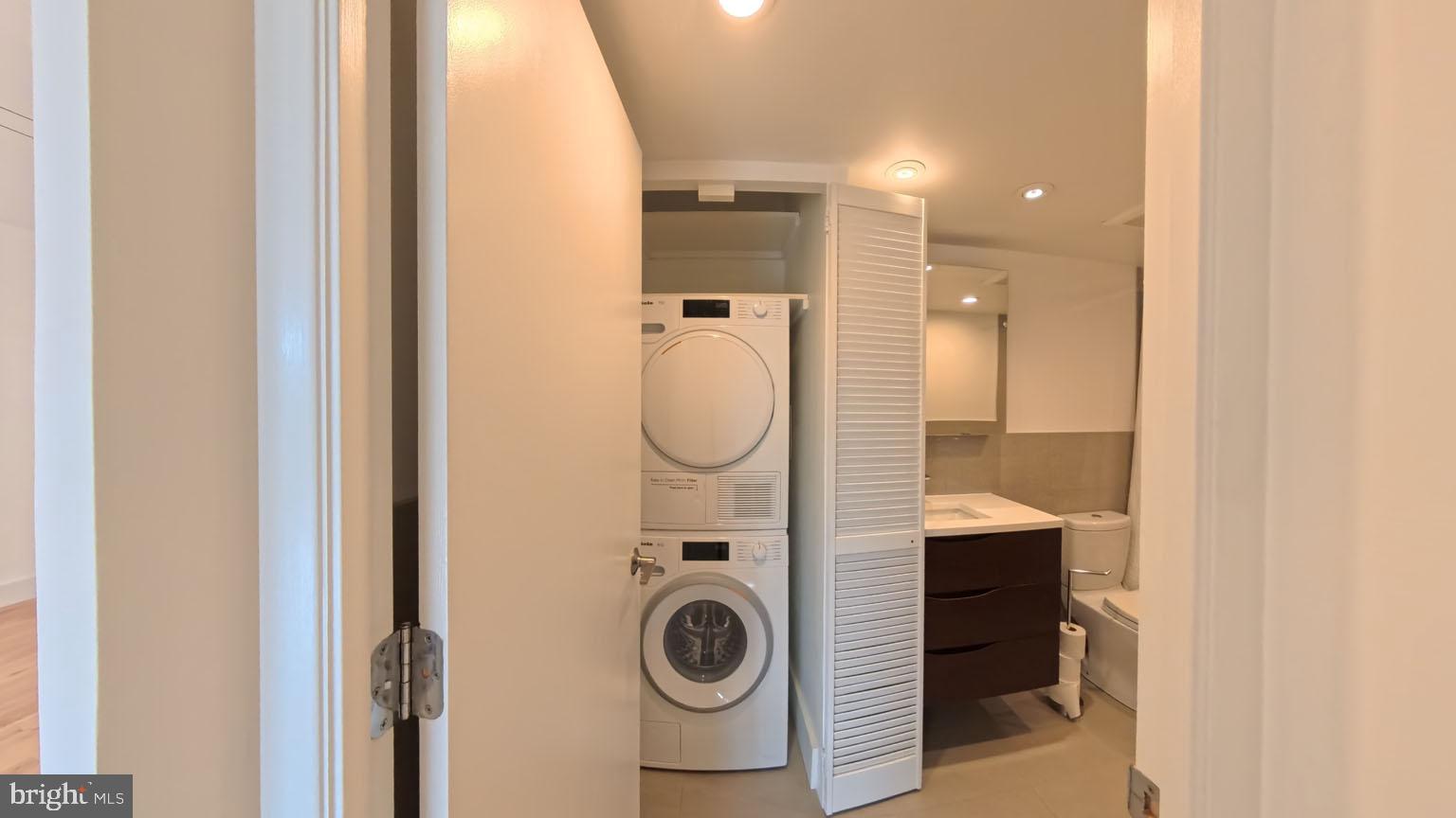 REGENCY AT MCLEAN - Residential Lease