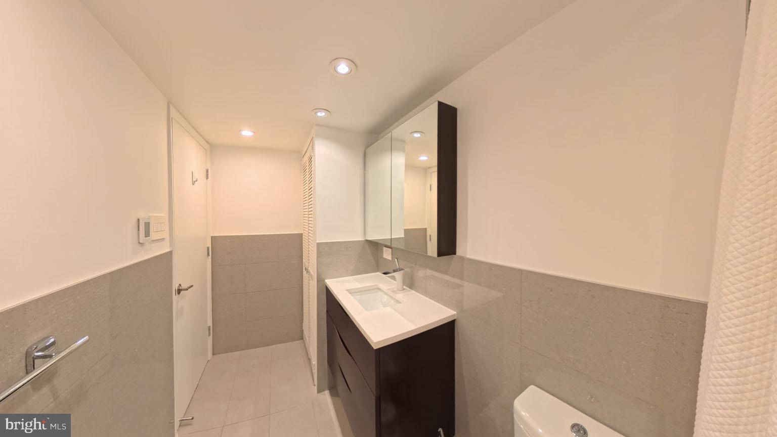 REGENCY AT MCLEAN - Residential Lease