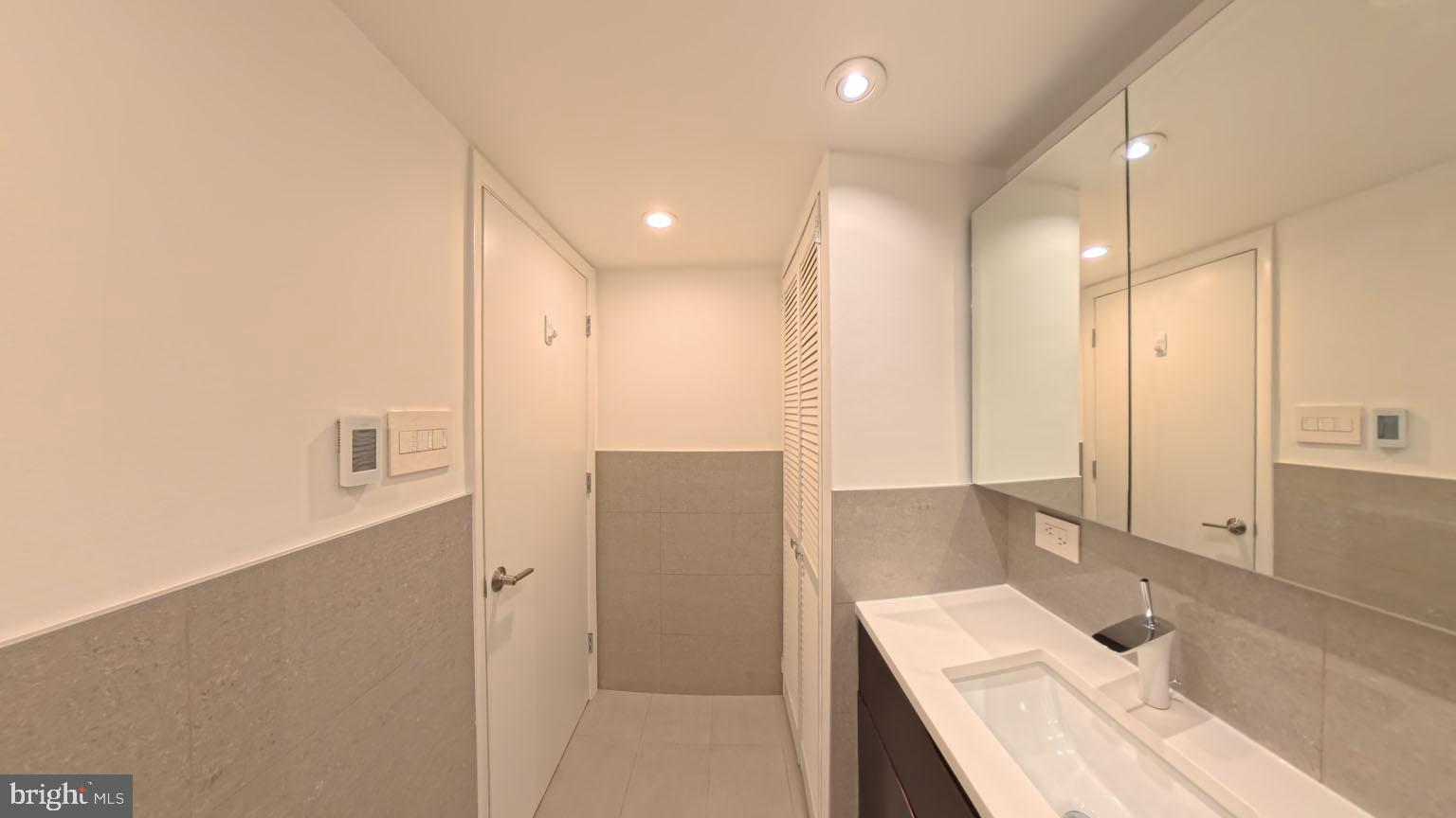 REGENCY AT MCLEAN - Residential Lease