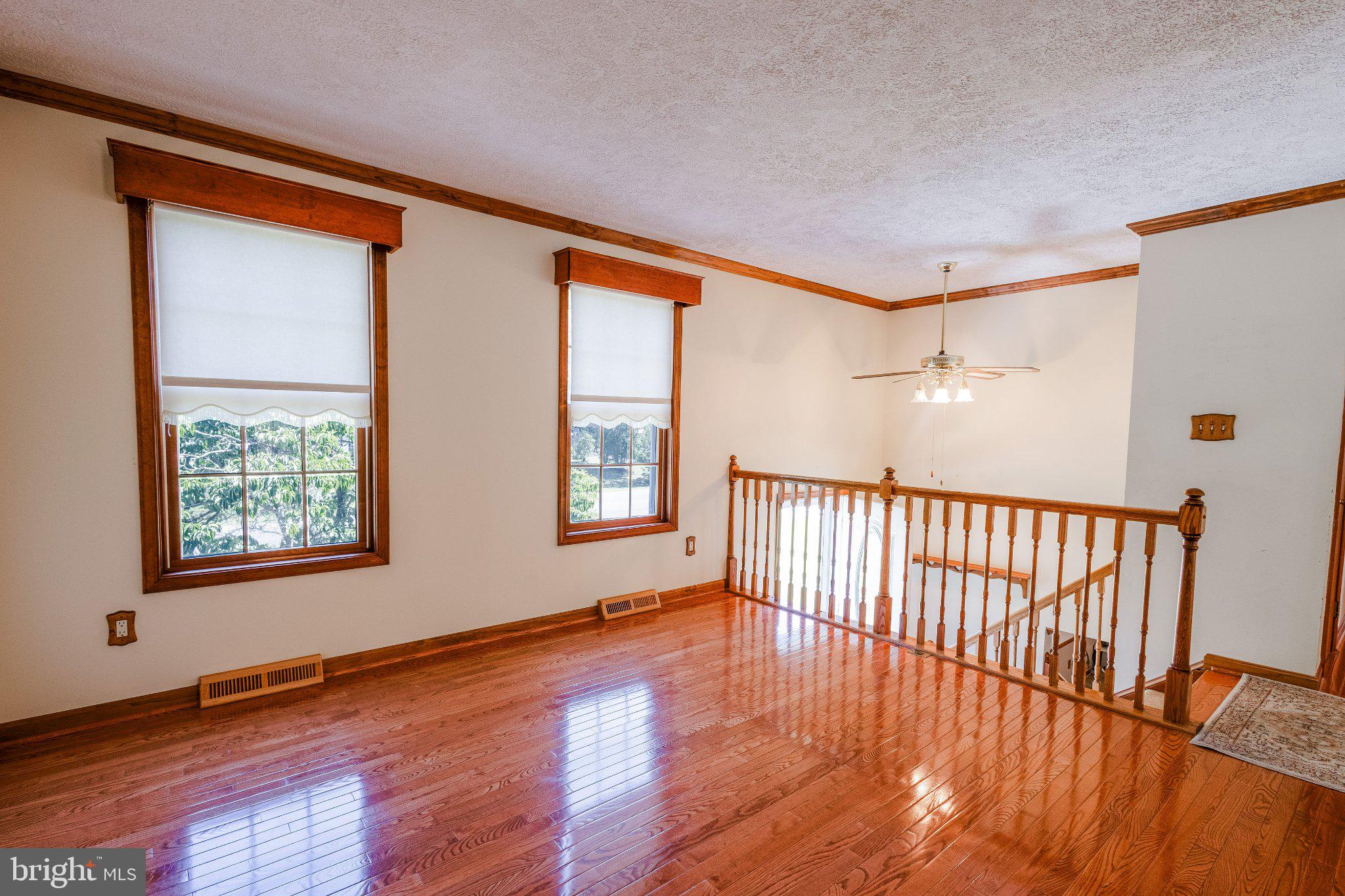 1390 REDWOOD CIRCLE