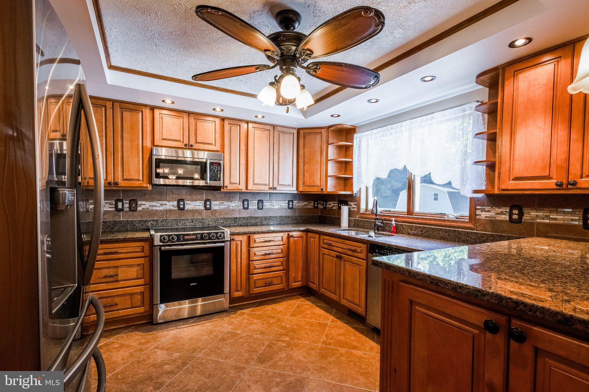 1390 REDWOOD CIRCLE