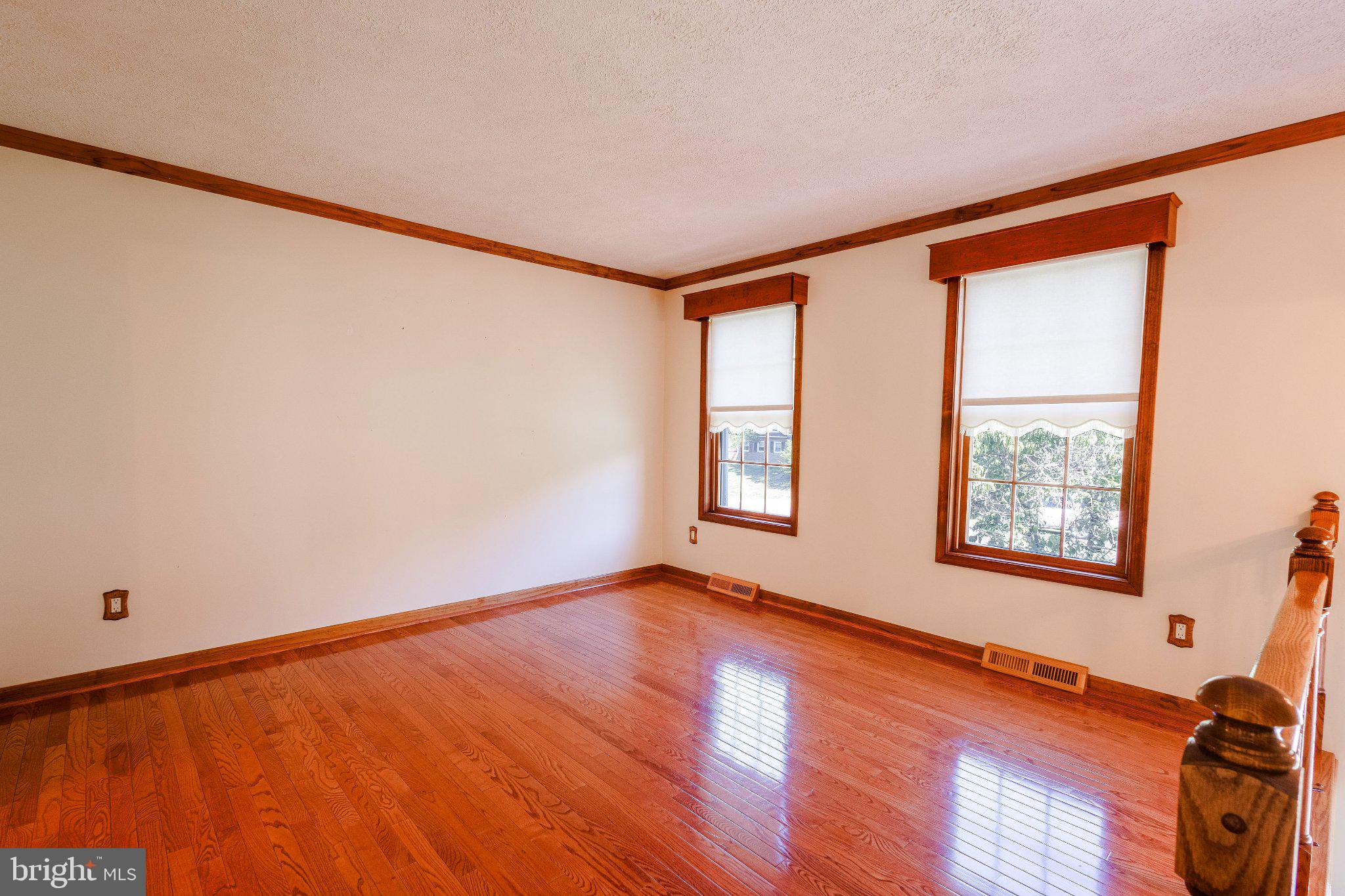 1390 REDWOOD CIRCLE