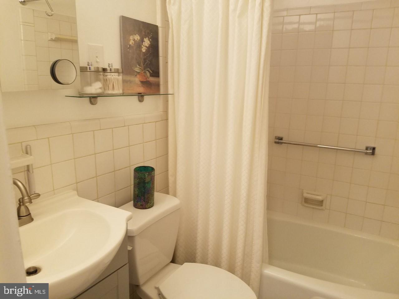 HAMLET HOUSE - Residential Lease