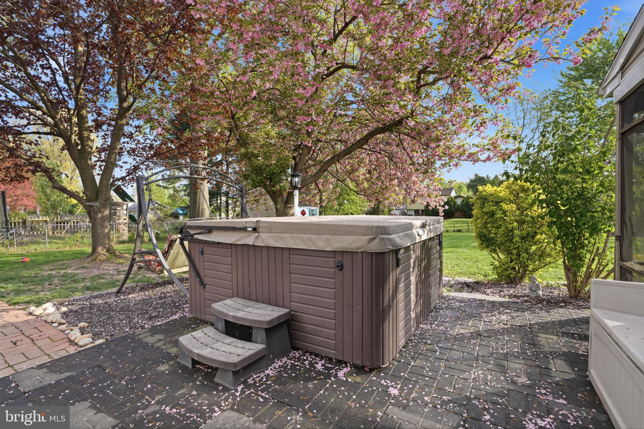 WINDMILL VIL WEST - Residential