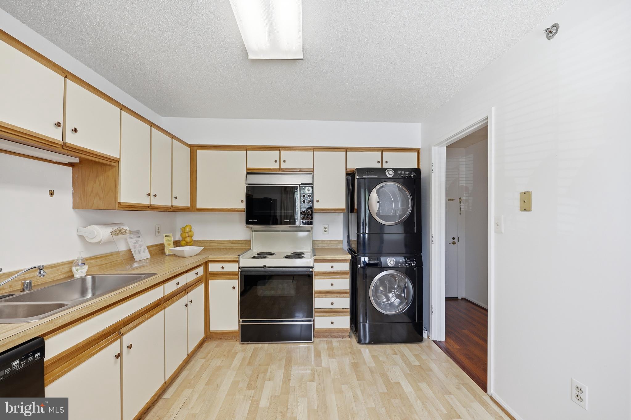 LEISURE WORLD - Residential