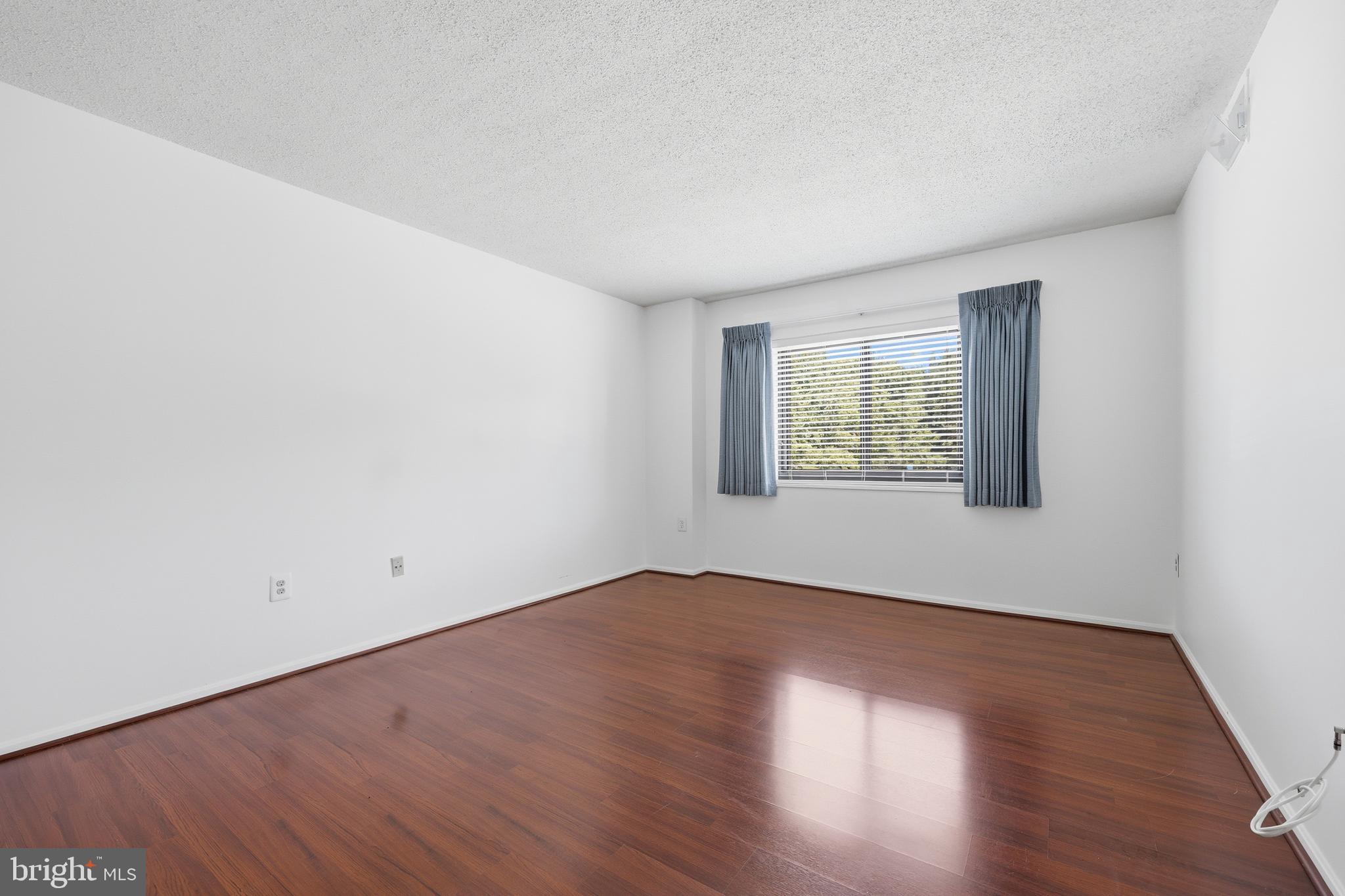 LEISURE WORLD - Residential