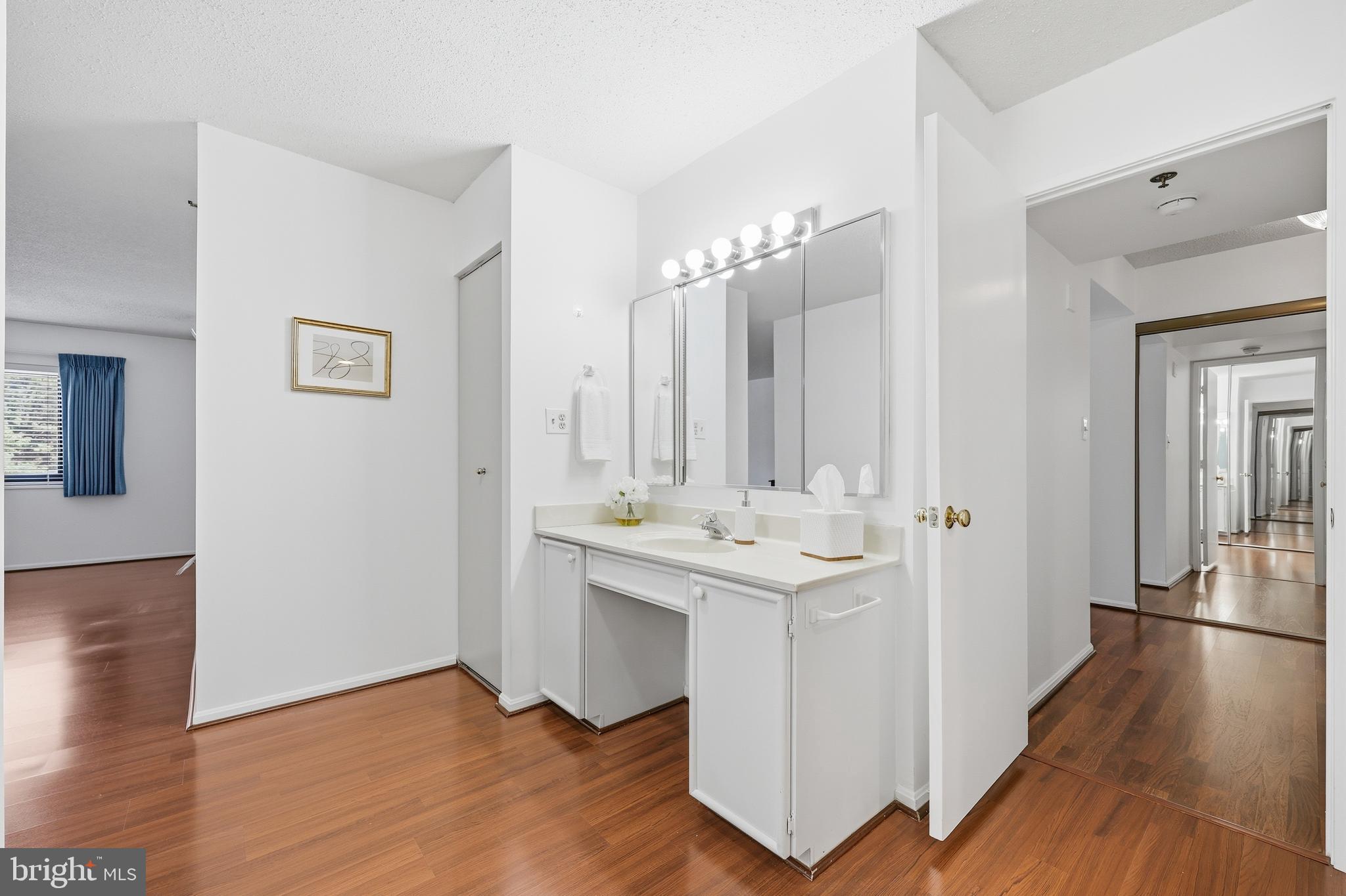 LEISURE WORLD - Residential