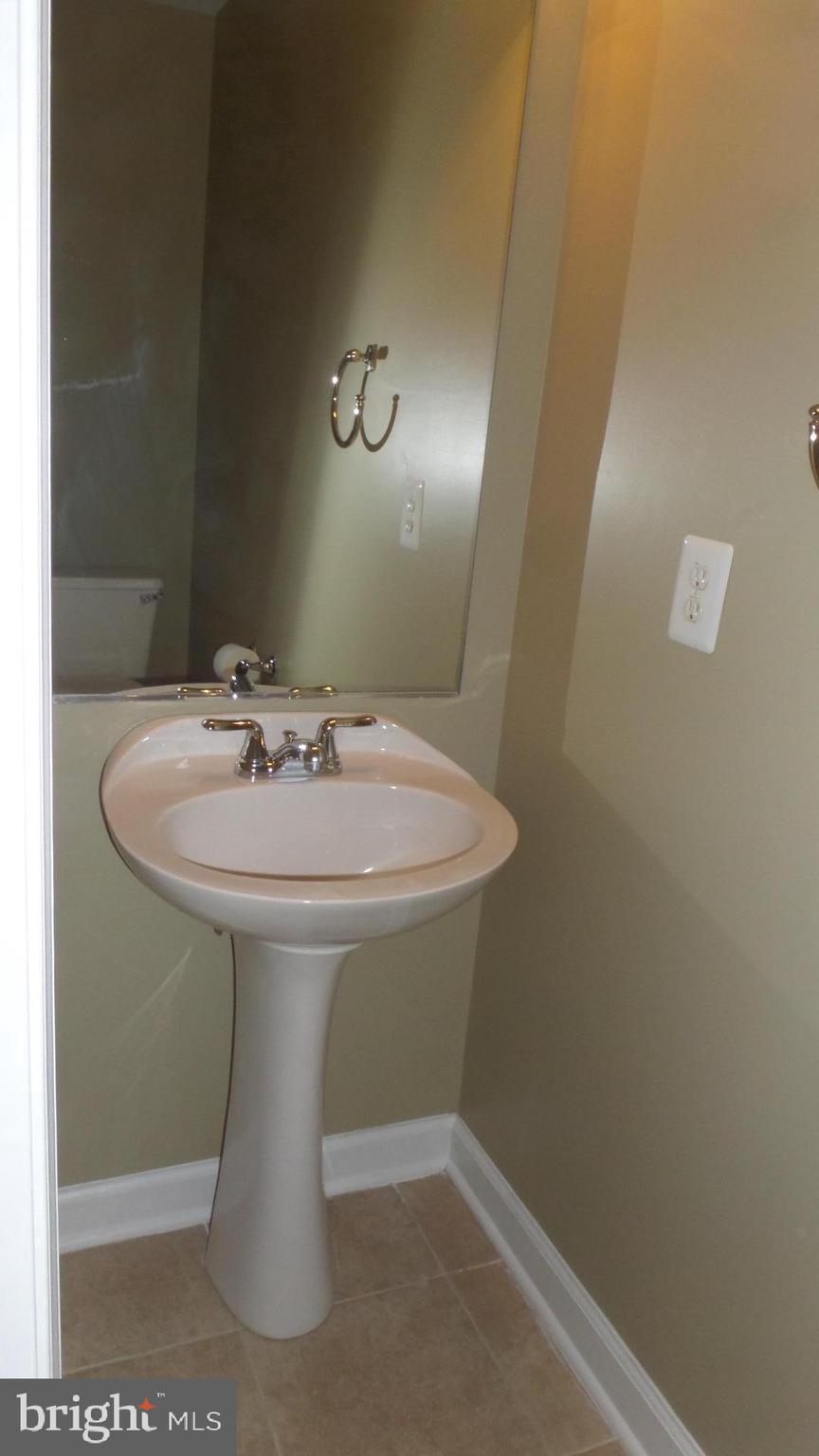 KINGSTOWNE - Residential Lease