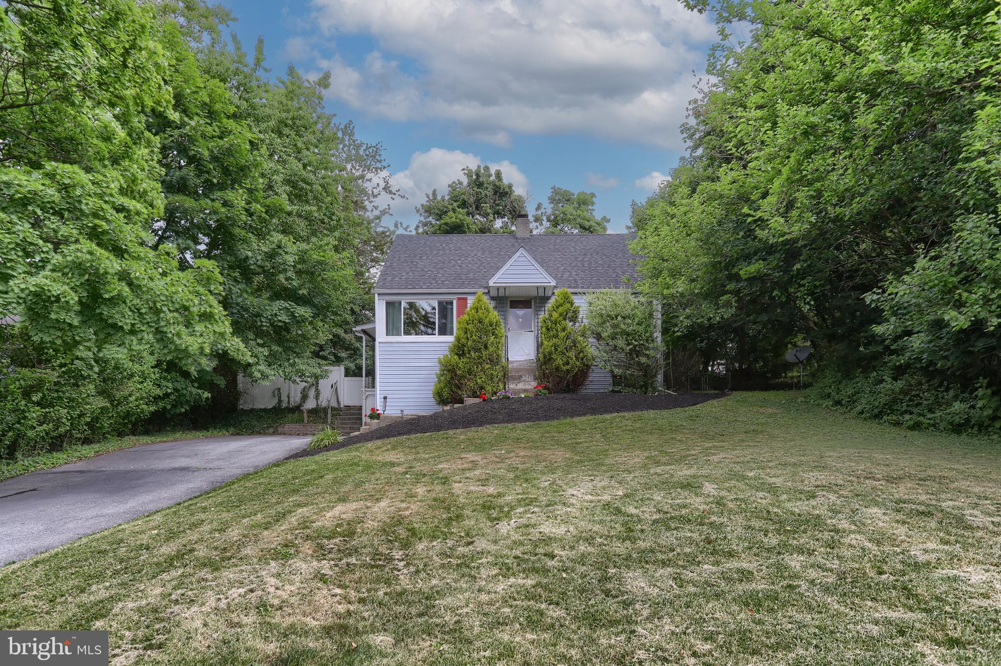 5212 EARL DRIVE