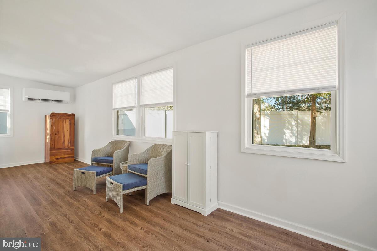 SUBURBIA - Residential