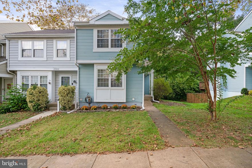 Step into this beautifully maintained townhome offering 3 spacious bedrooms, 3.5 baths, and an ambiance of comfort. A large family room warmly welcomes you, flowing effortlessly into an open-concept kitchen and dining area, making it perfect for gatherings and intimate dinners alike. The kitchen is designed for functionality and style, ensuring every culinary endeavor is a breeze. Adjacent to this, a grand deck invites you to enjoy serene moments overlooking nature.
The walk-out lower level serves as an extension of the living space, featuring a full bathroom, a versatile den, and a recreational room. This space opens out to a fenced backyard, where mature trees provide a picturesque backdrop and a sense of tranquility.
Beyond the home, residents are treated to an array of community amenities that cater to every lifestyle. The prime location is just minutes away from dining, shopping, and is strategically positioned for easy commuting. This is not just a home, but a lifestyle waiting to be experienced. This home is ready for its new owner!