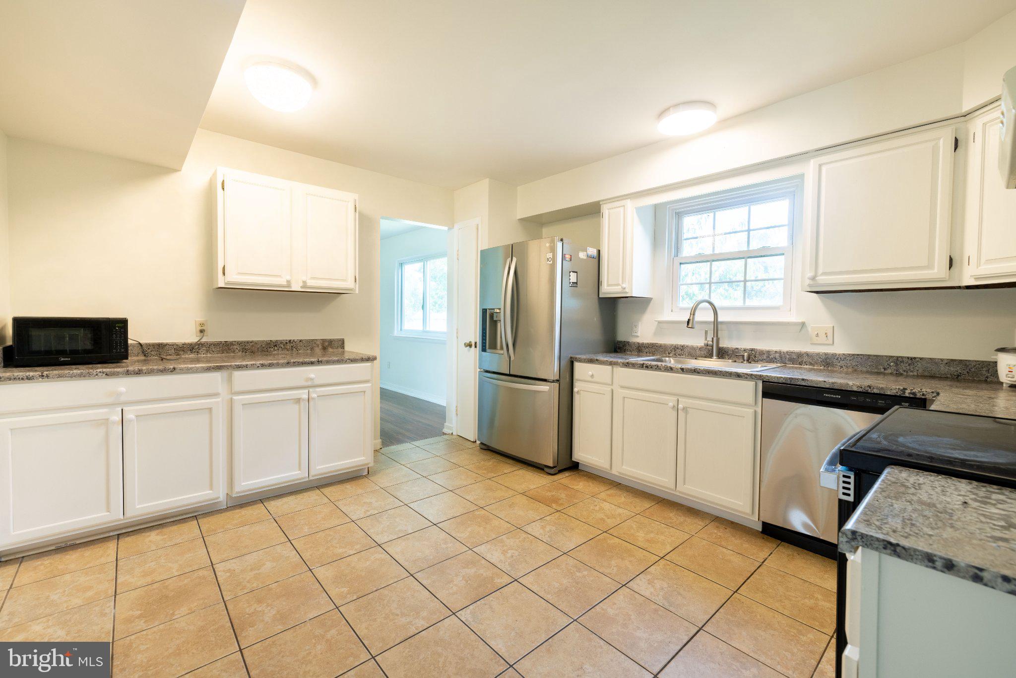 527 SPRINGHOUSE COURT