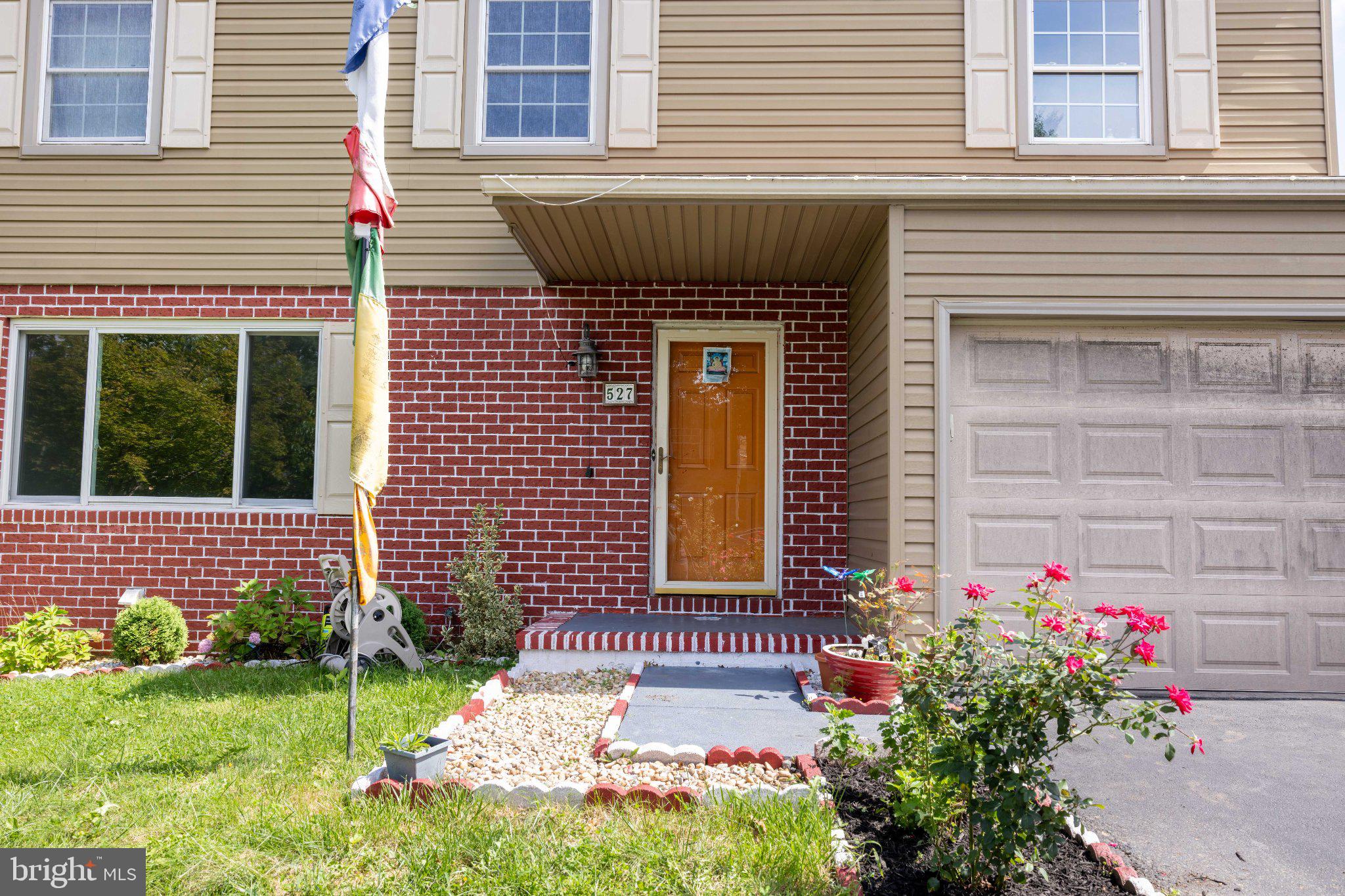 527 SPRINGHOUSE COURT