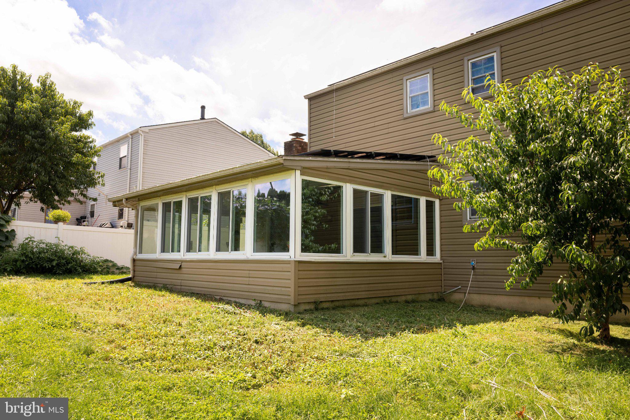 527 SPRINGHOUSE COURT