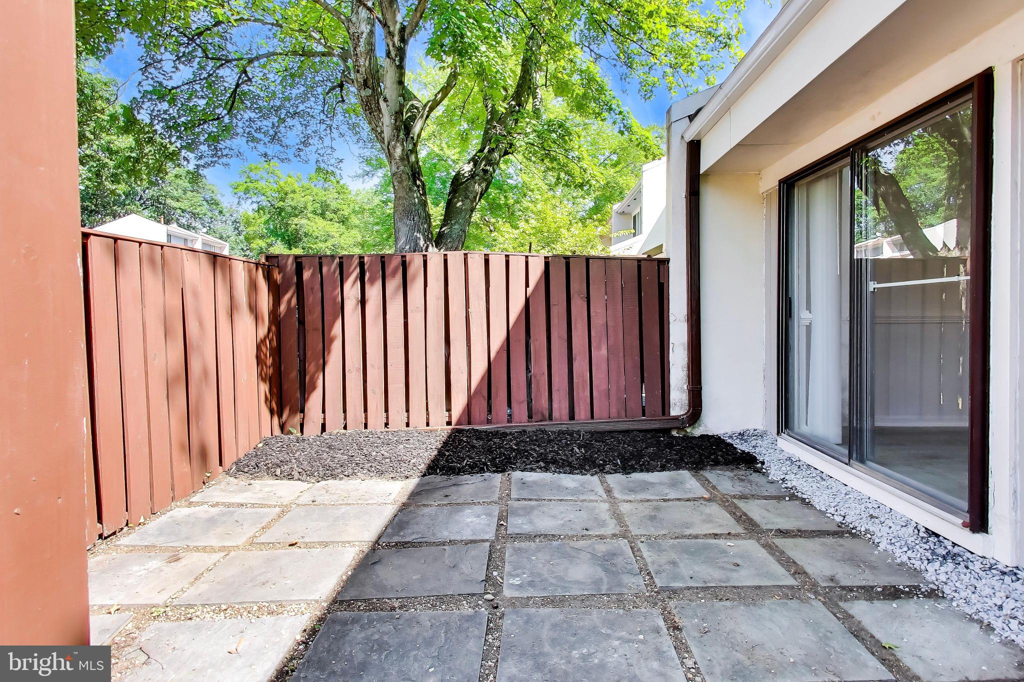 2225 SOUTHGATE SQUARE