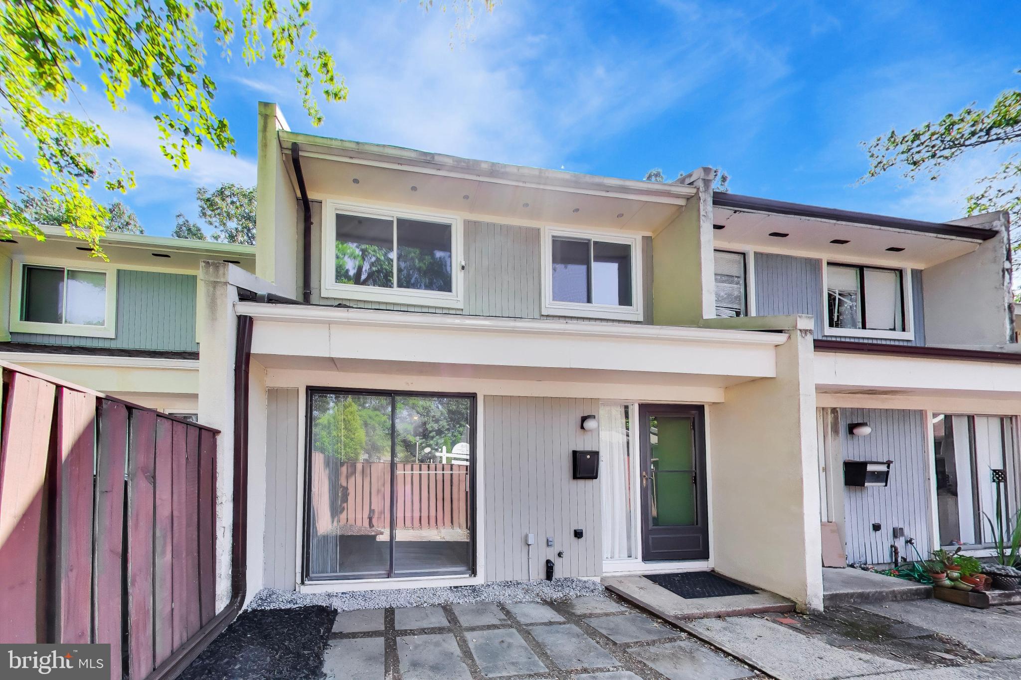 2225 SOUTHGATE SQUARE
