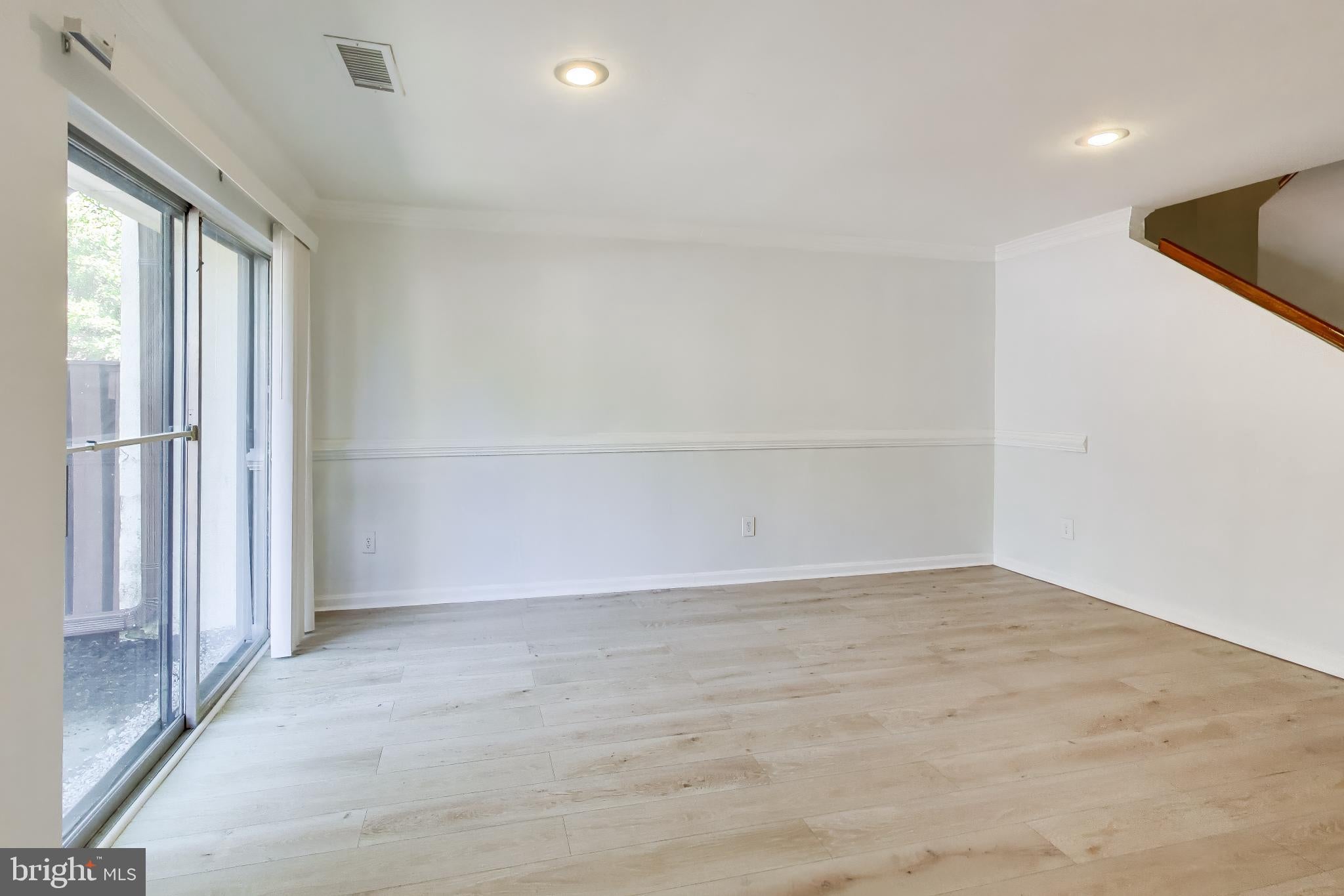 2225 SOUTHGATE SQUARE