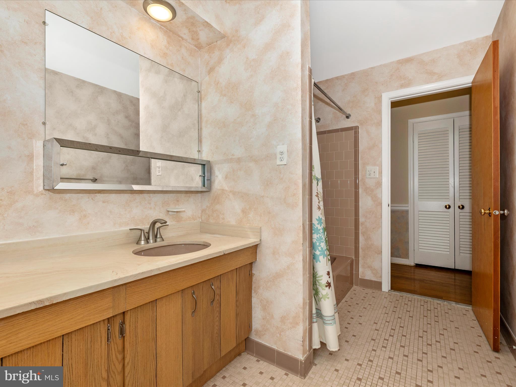 ANCIENT OAK - Residential